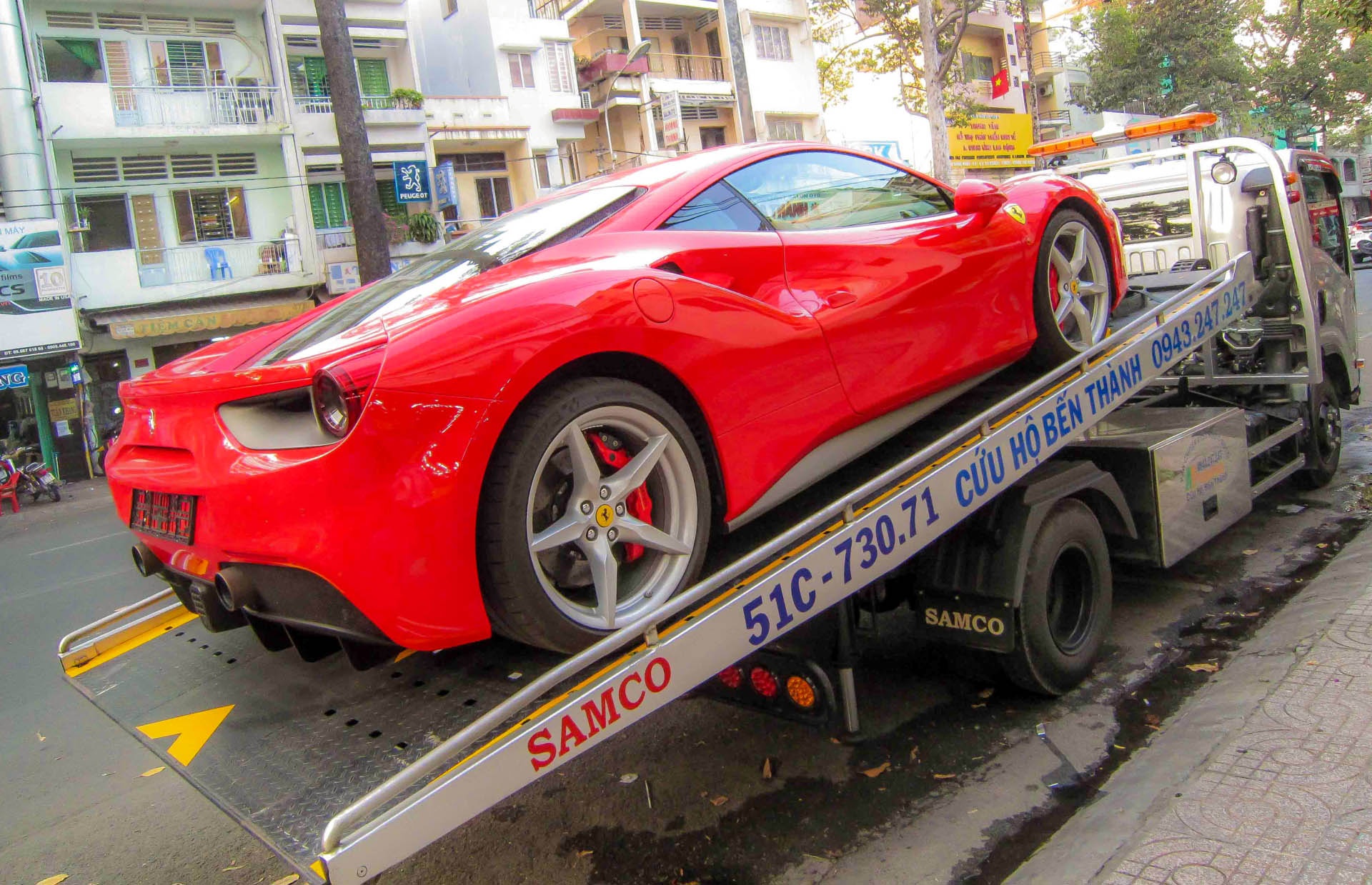 Sieu xe Ferrari 488 GTB thu 5 ve Viet Nam hinh anh