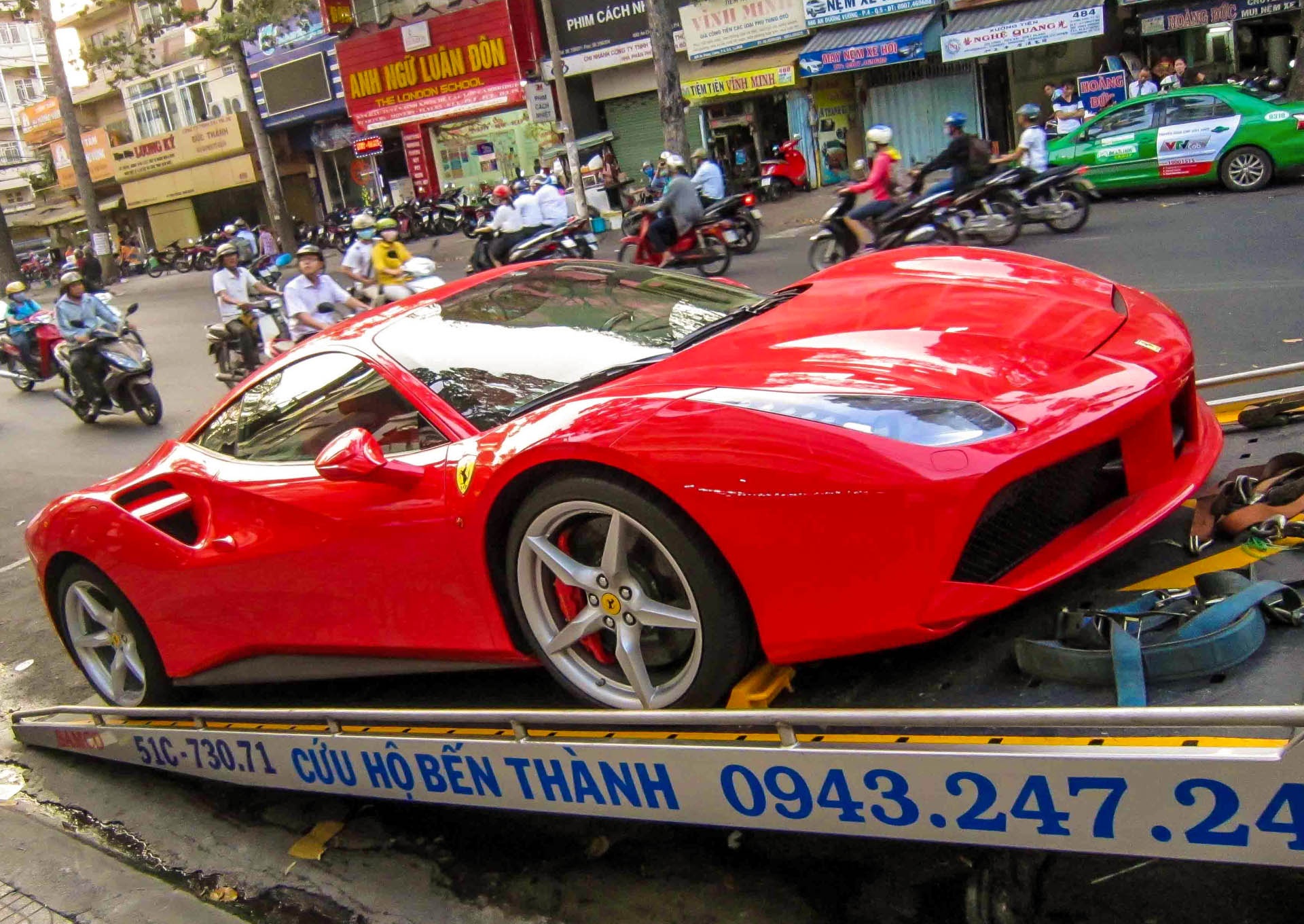Sieu xe Ferrari 488 GTB ve Viet Nam anh 1