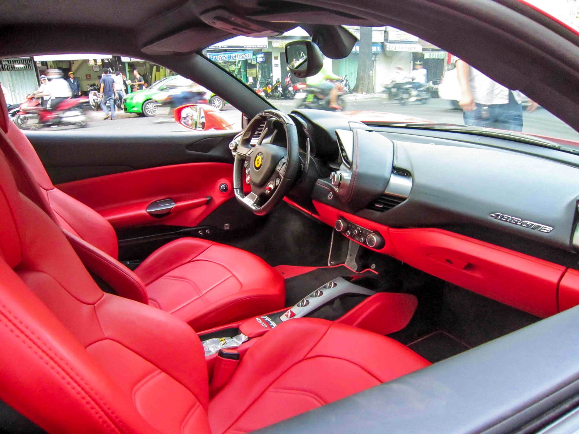 Sieu xe Ferrari 488 GTB ve Viet Nam anh 2