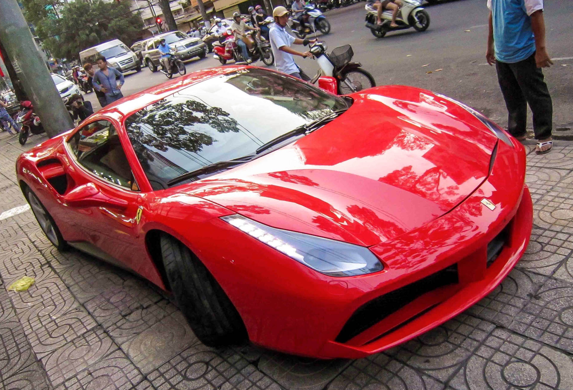 Sieu xe Ferrari 488 GTB ve Viet Nam anh 4
