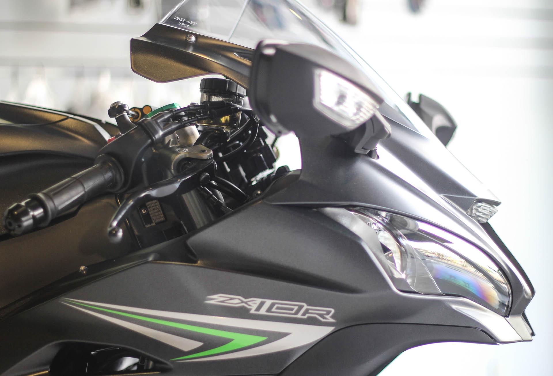 Kawasaki ZX-10R màu mới ảnh 3 Kawasaki ZX-10R mau moi anh 3