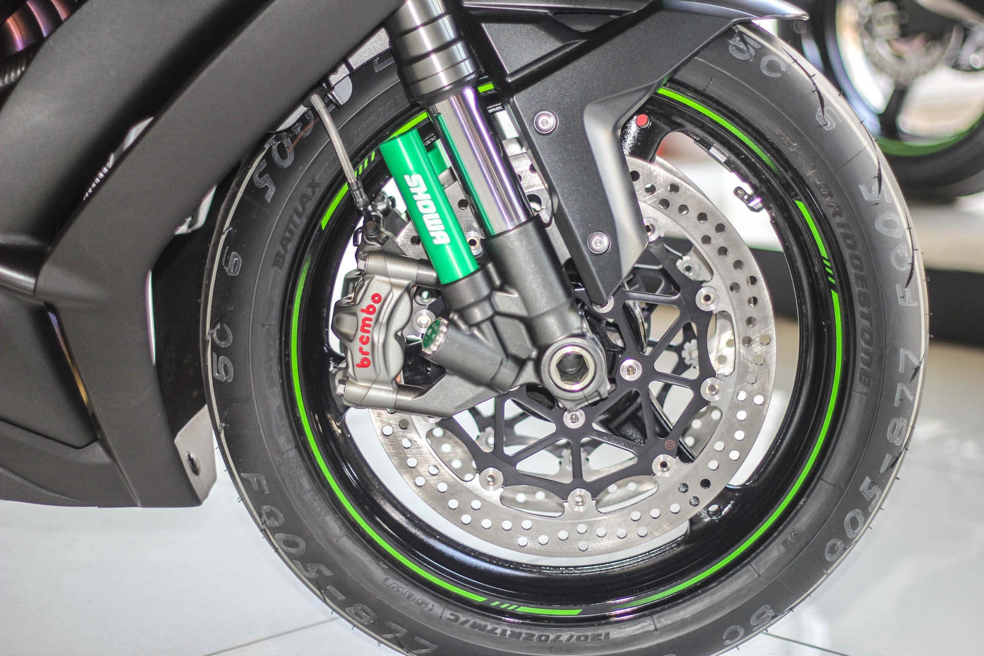 Kawasaki ZX-10R màu mới ảnh 4 Kawasaki ZX-10R mau moi anh 4