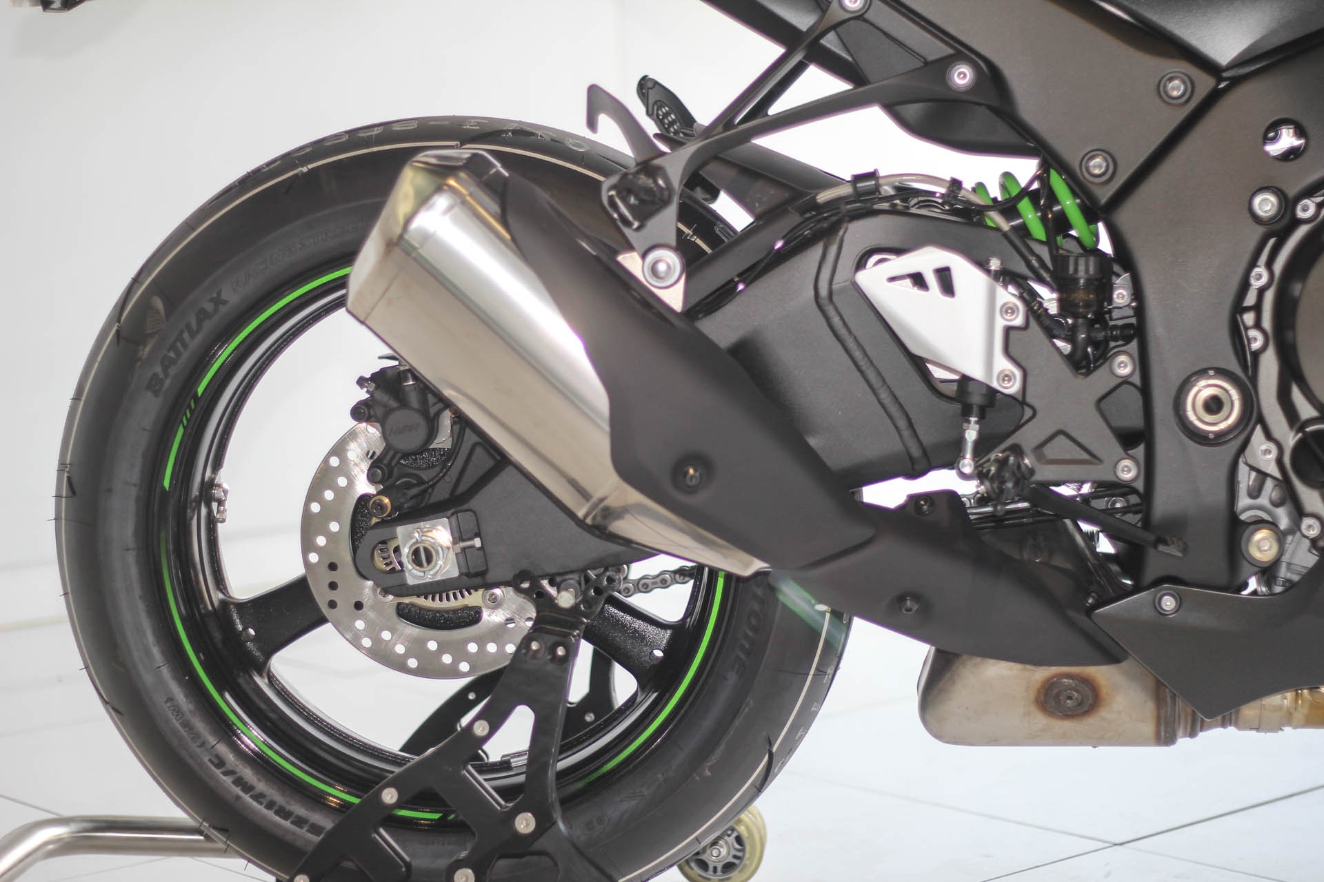 Kawasaki ZX-10R màu mới ảnh 6 Kawasaki ZX-10R mau moi anh 6
