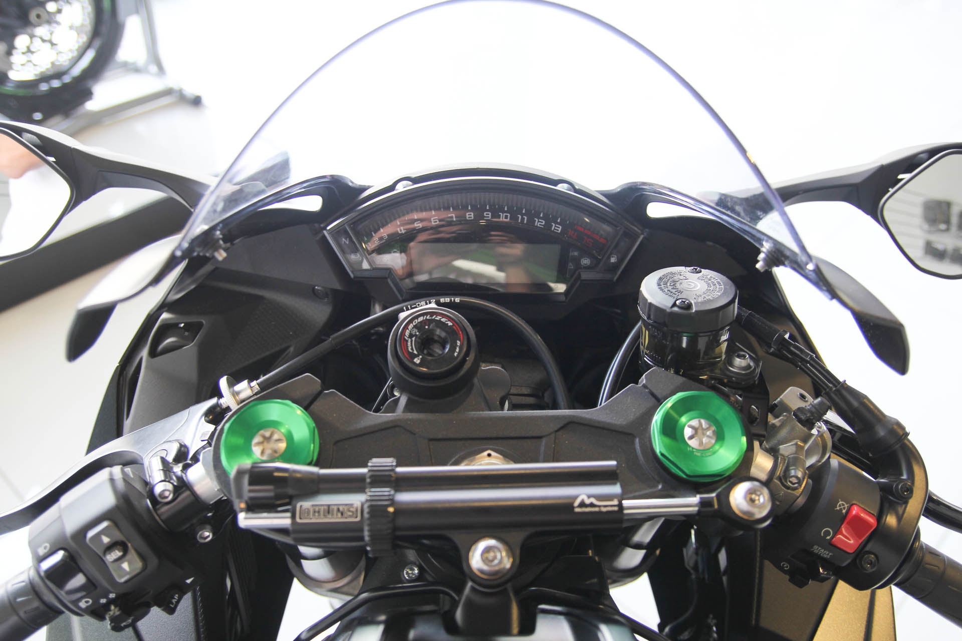 Kawasaki ZX-10R màu mới ảnh 8 Kawasaki ZX-10R mau moi anh 8