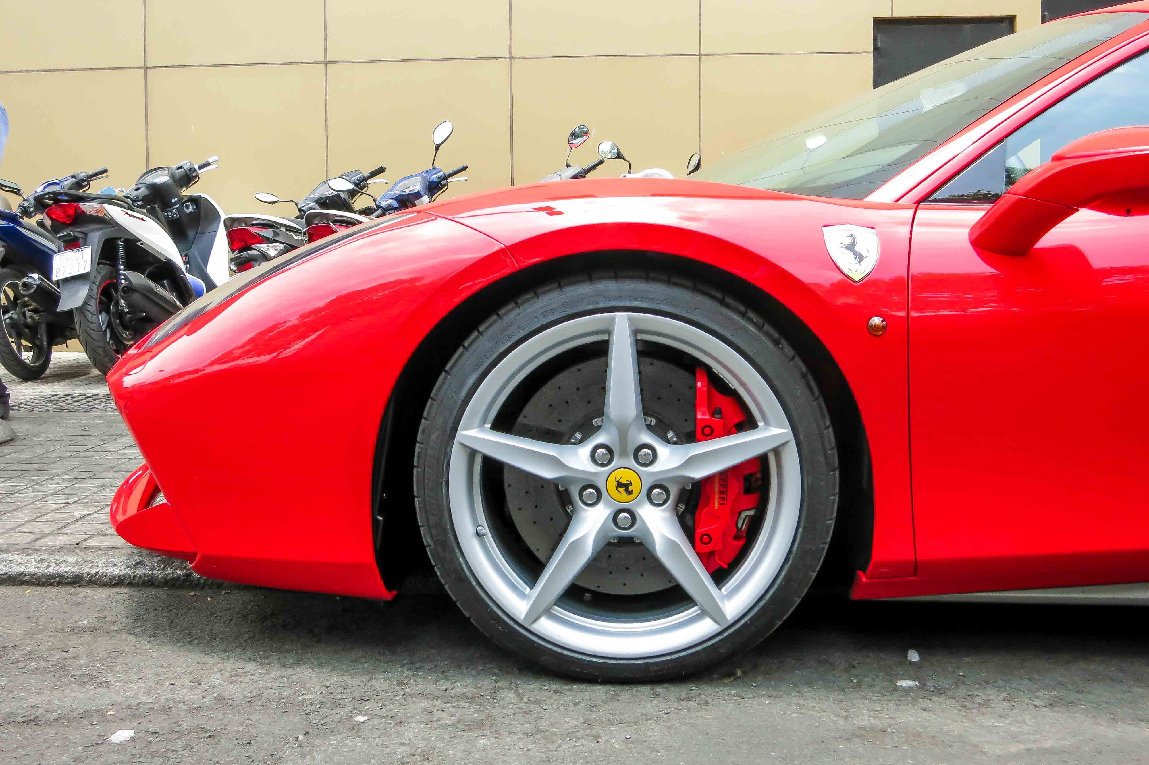 Sieu xe Ferrari 488 Sai Gon anh 10