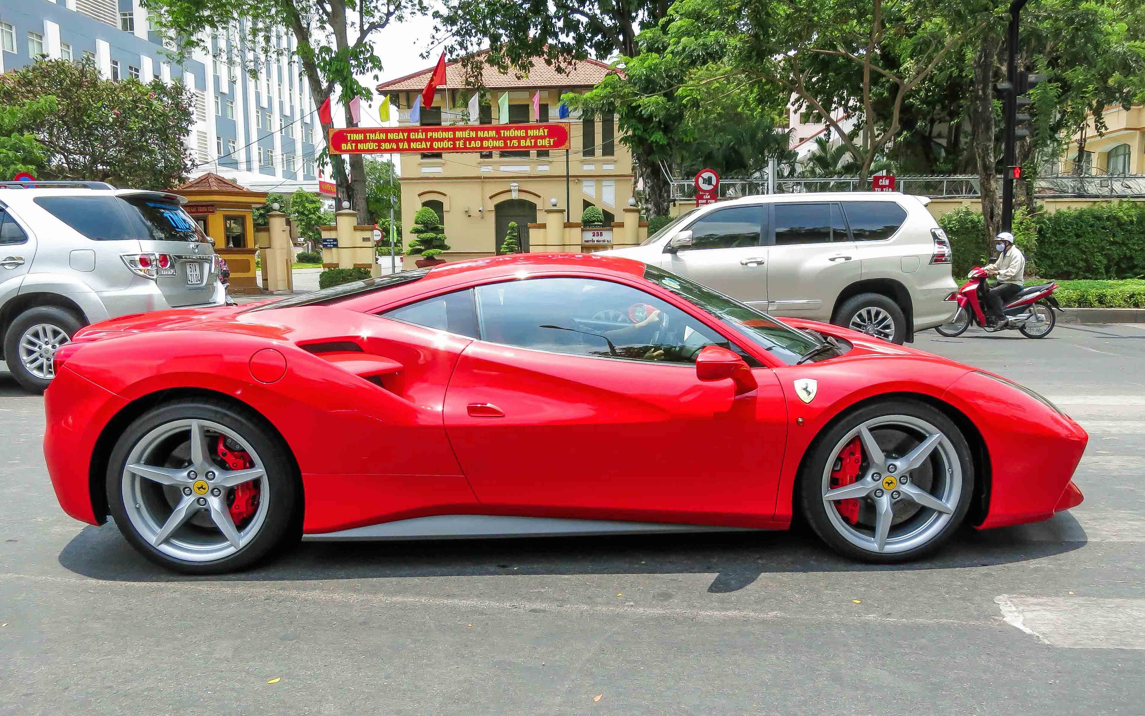 Sieu xe Ferrari 488 Sai Gon anh 3