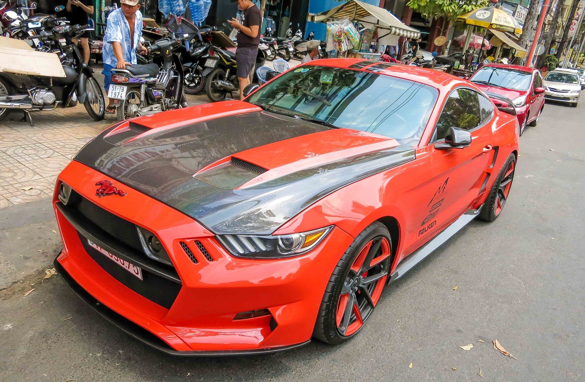 Ford Mustang do than vo soi carbon o Sai Gon hinh anh