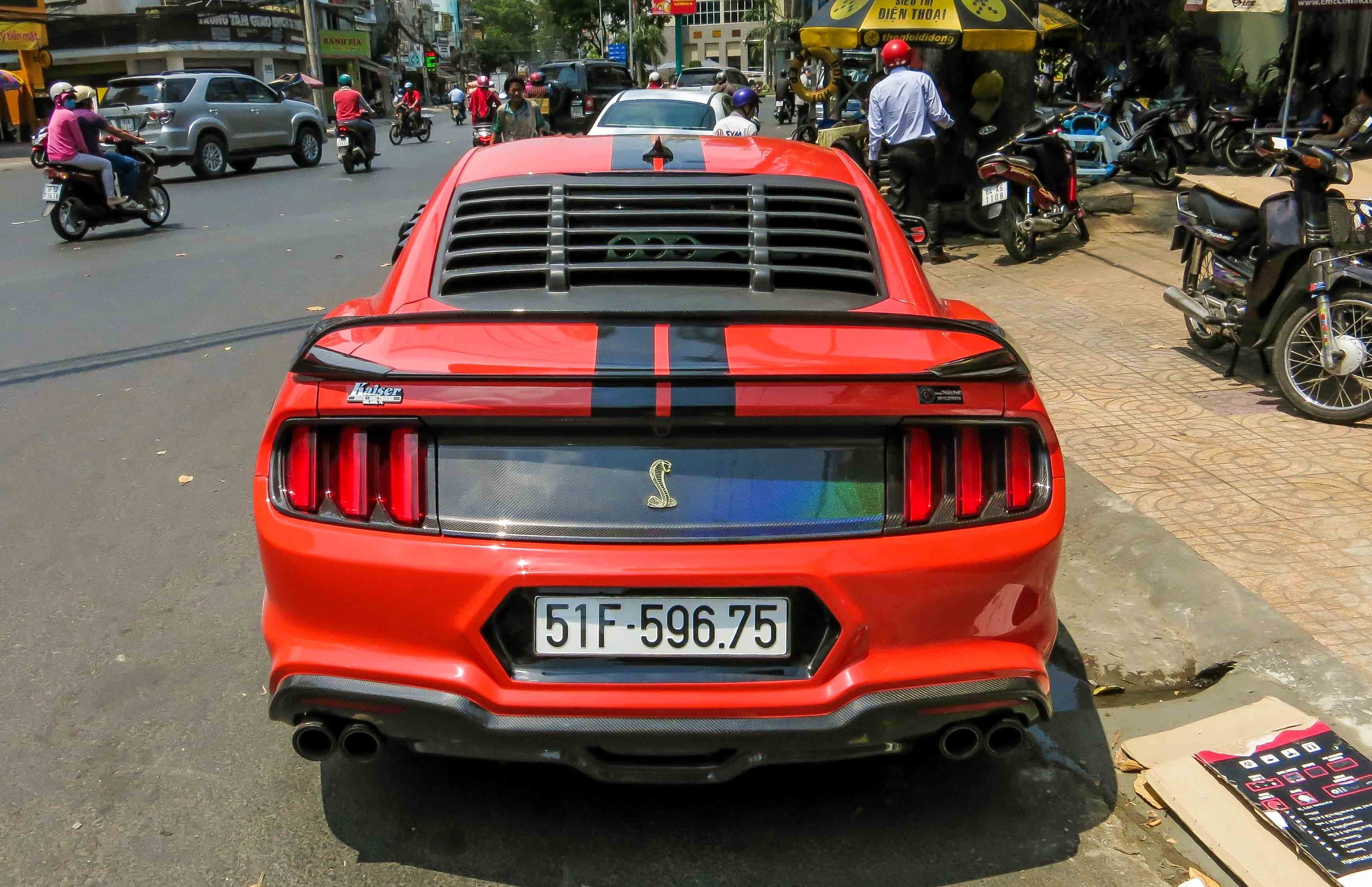 Ford Mustang 2015 do ham ho o Sai Gon anh 3
