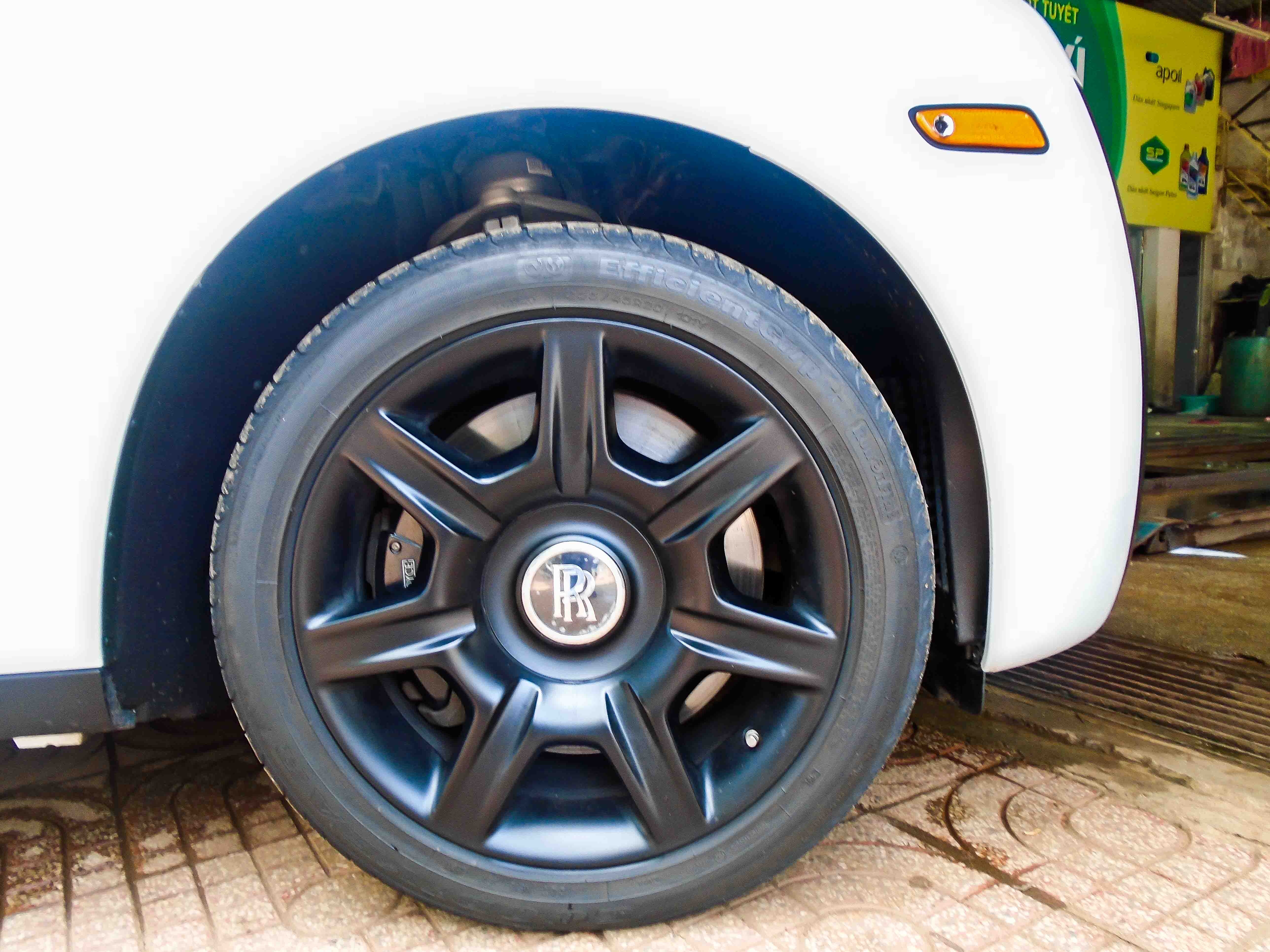 Rolls-Royce Ghost màu lạ ở Đắk Lắk ảnh 6 Rolls-Royce Ghost mau la o Dak Lak anh 6