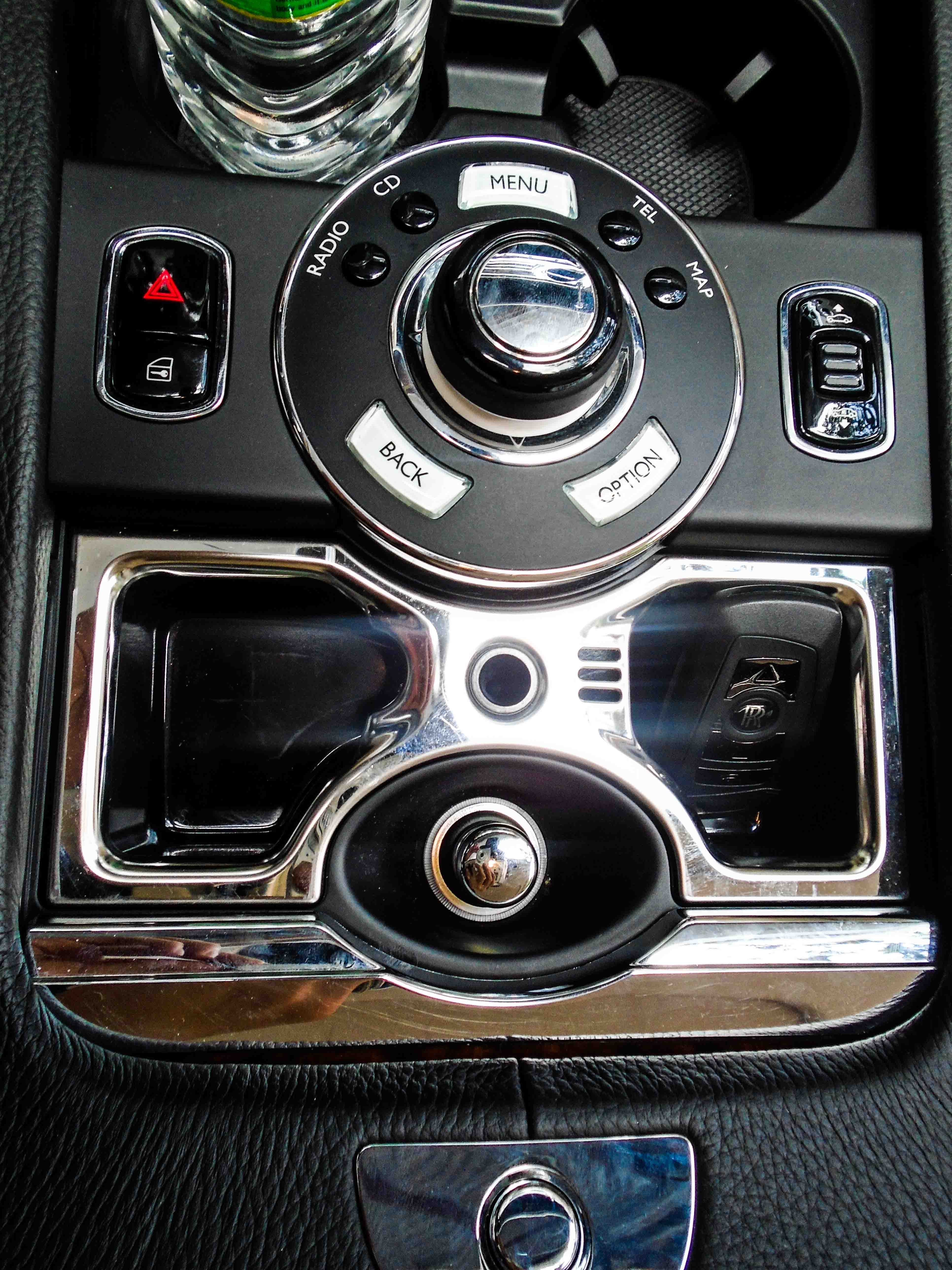 Rolls-Royce Ghost màu lạ ở Đắk Lắk ảnh 5 Rolls-Royce Ghost mau la o Dak Lak anh 5