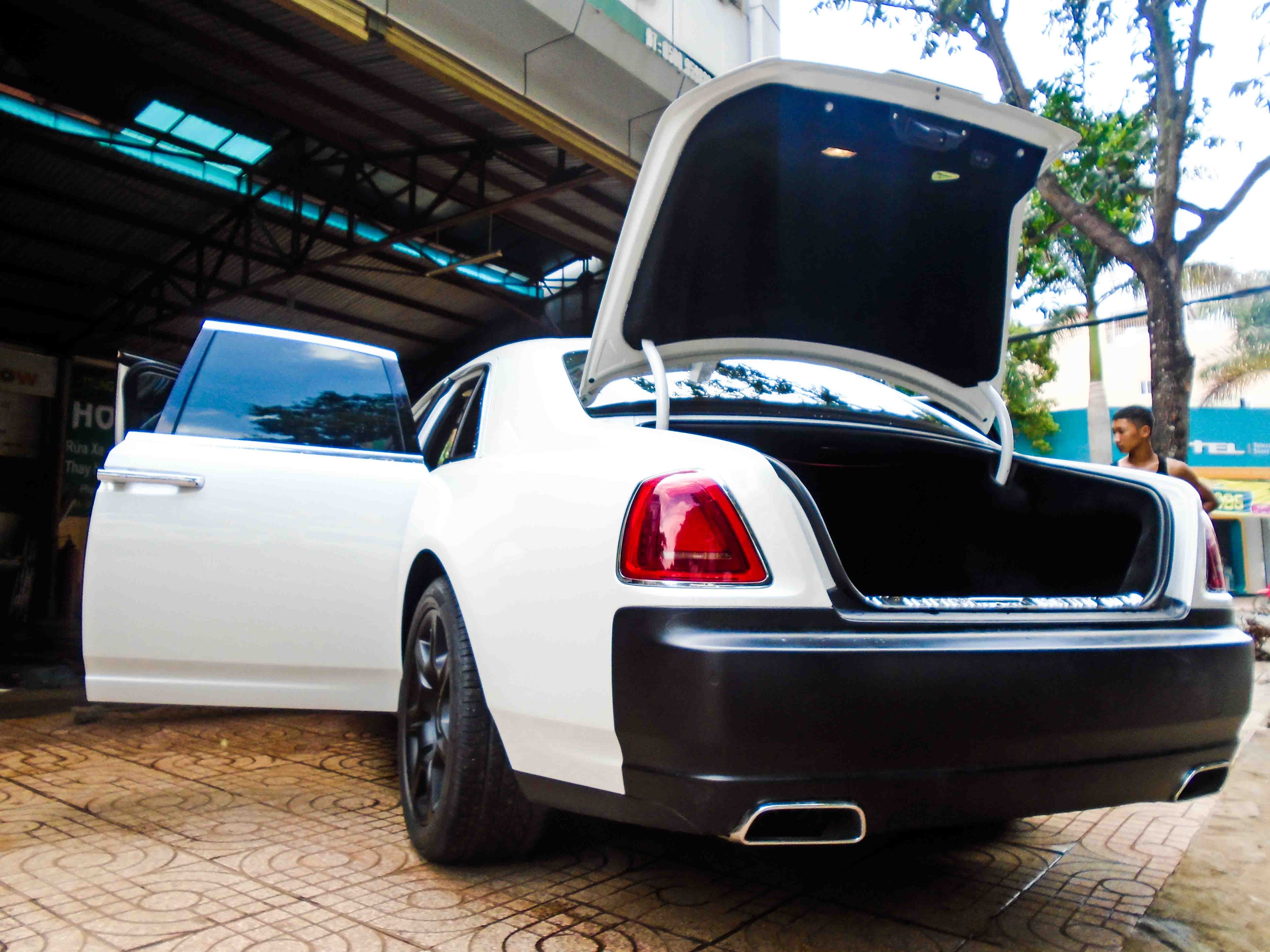 Rolls-Royce Ghost màu lạ ở Đắk Lắk ảnh 9 Rolls-Royce Ghost mau la o Dak Lak anh 9