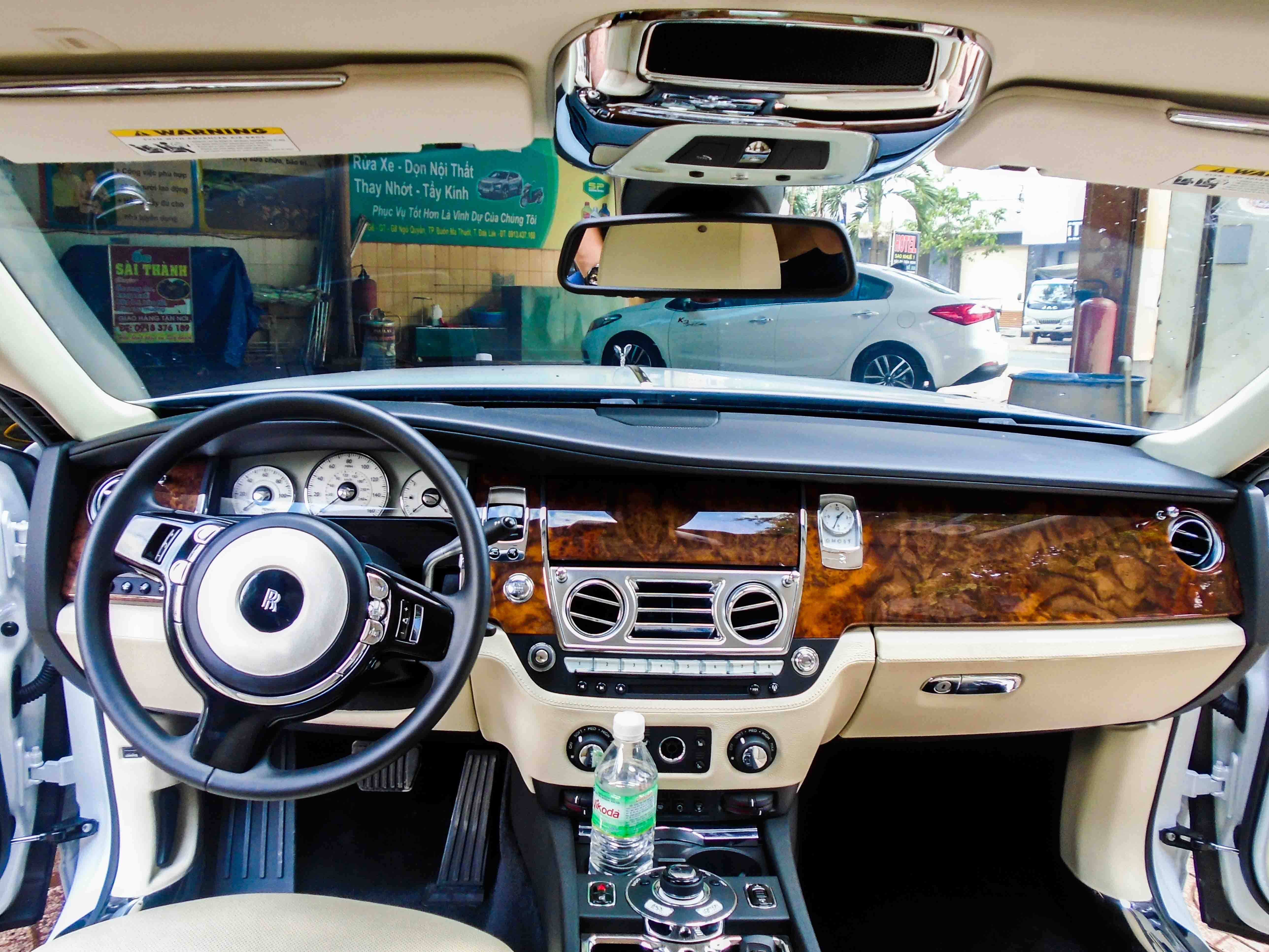 Rolls-Royce Ghost màu lạ ở Đắk Lắk ảnh 8 Rolls-Royce Ghost mau la o Dak Lak anh 8