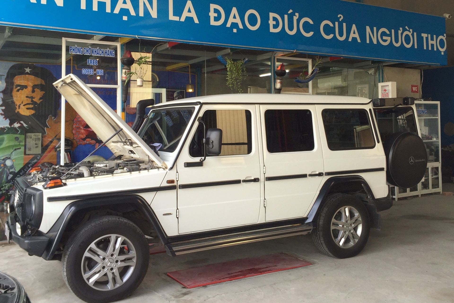 Mercedes G300 do o Da Nang anh 1
