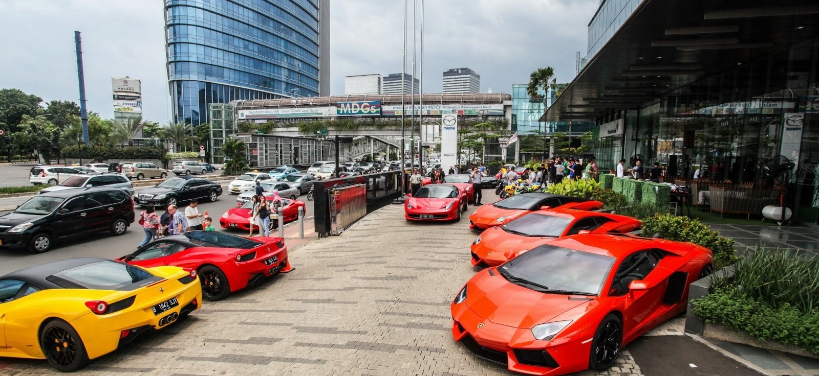 Gia sieu xe Aventador Viet Nam anh 2
