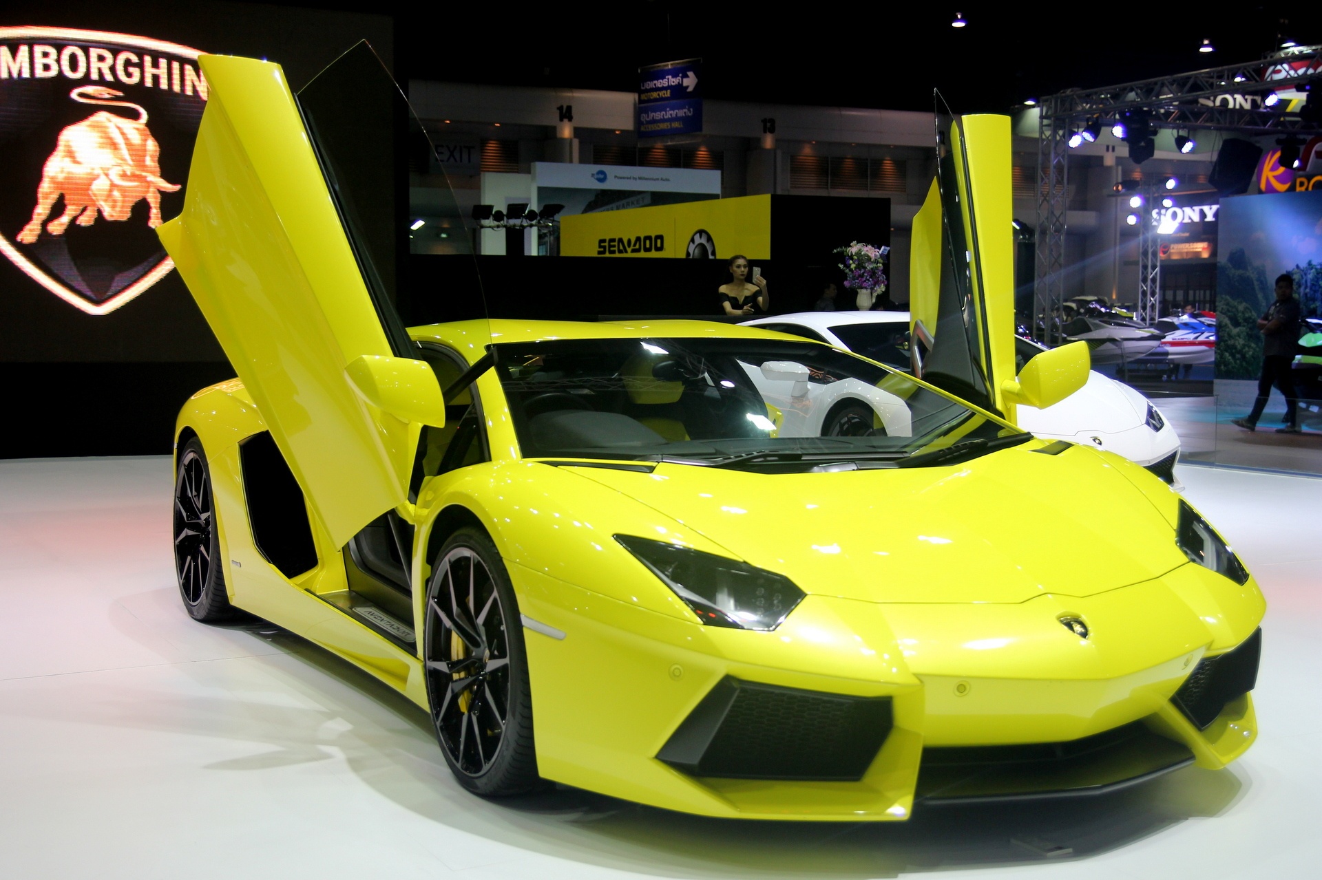 Gia sieu xe Aventador Viet Nam anh 4