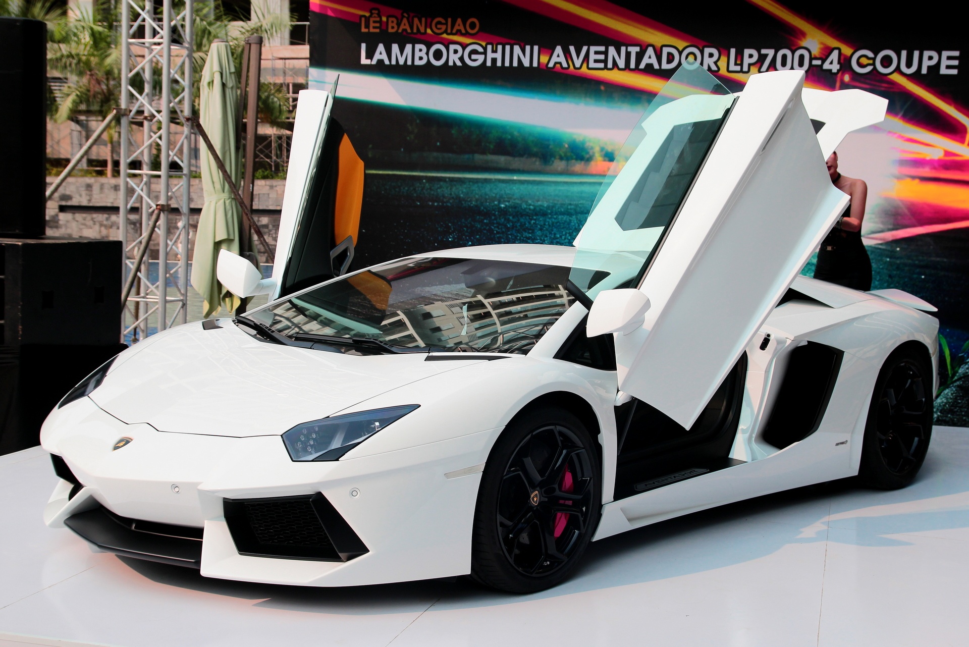 Gia sieu xe Aventador tai VN dat nhat the gioi sau 1/7 hinh anh