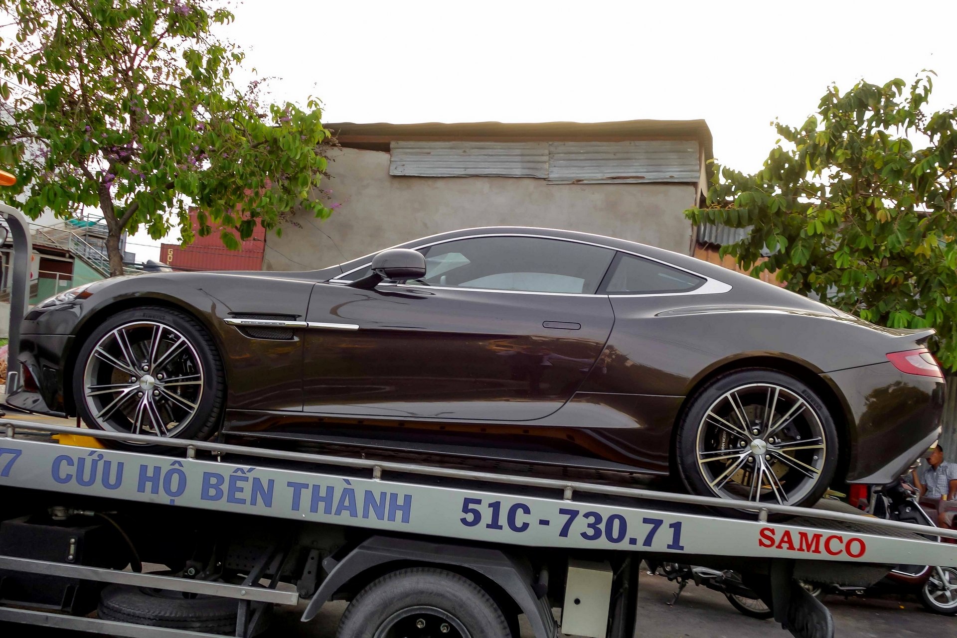 Sieu xe Aston Martin Vanquish Viet Nam anh 2