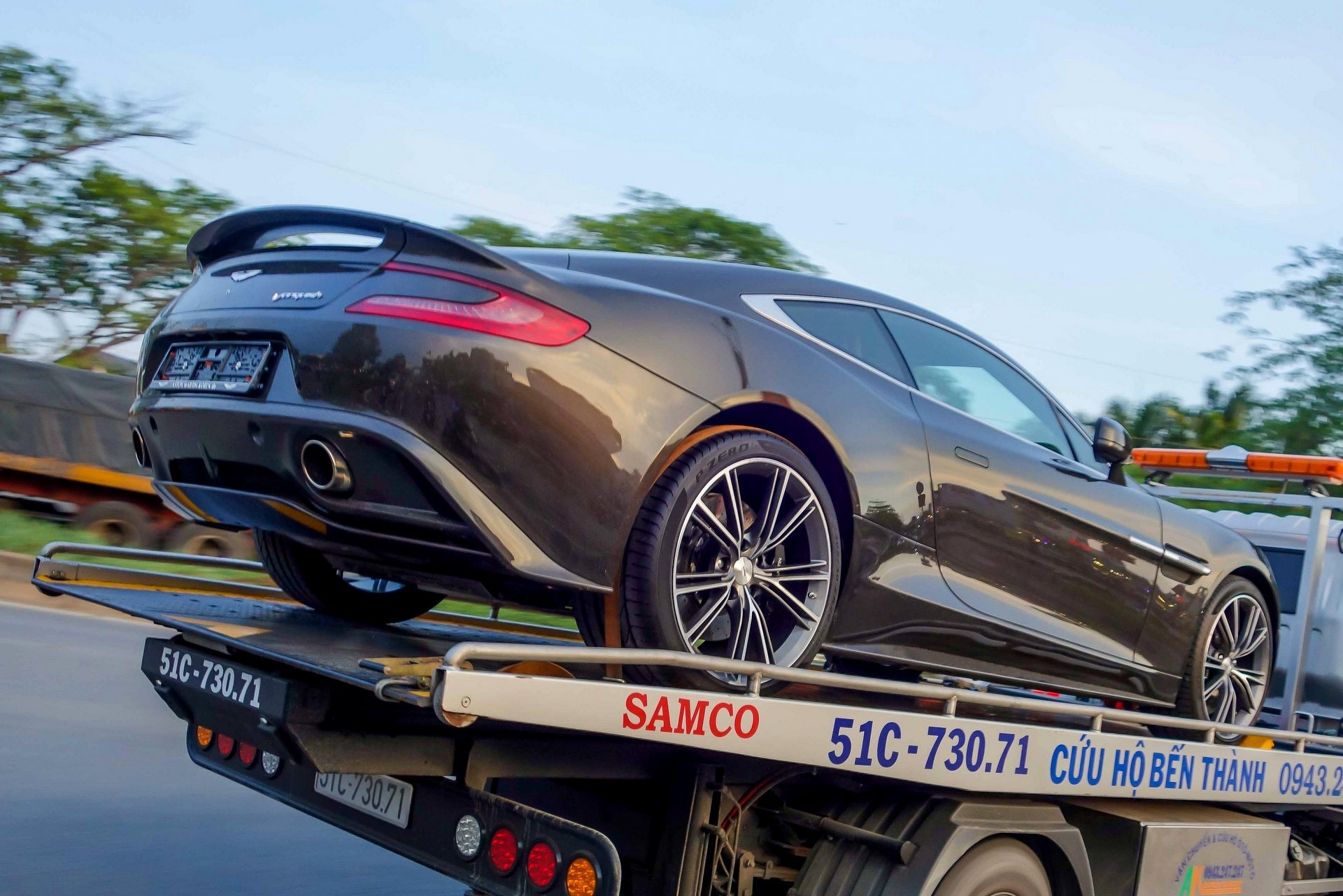 Sieu xe Aston Martin Vanquish Viet Nam anh 4