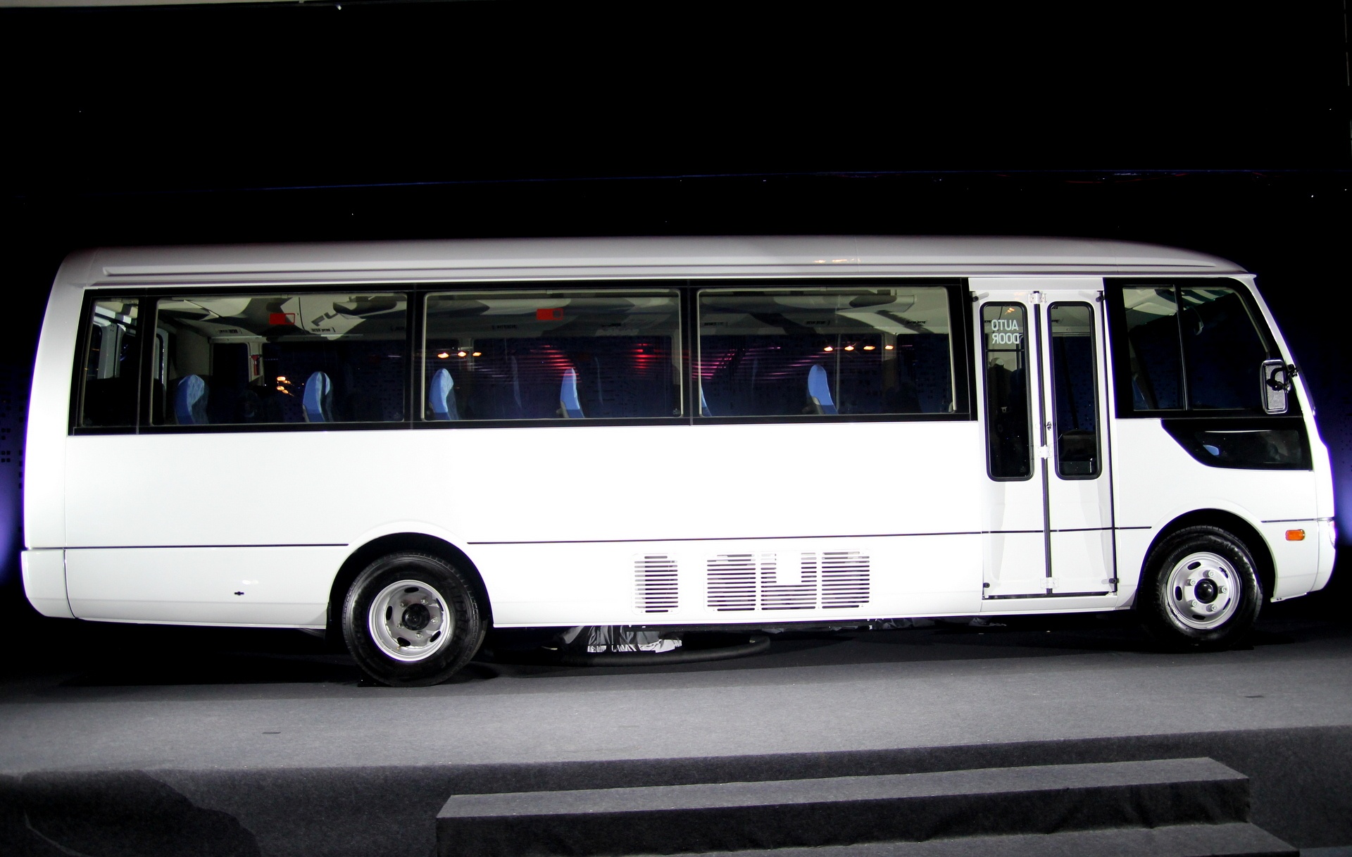 xe khach Mercedes 29 cho anh 1