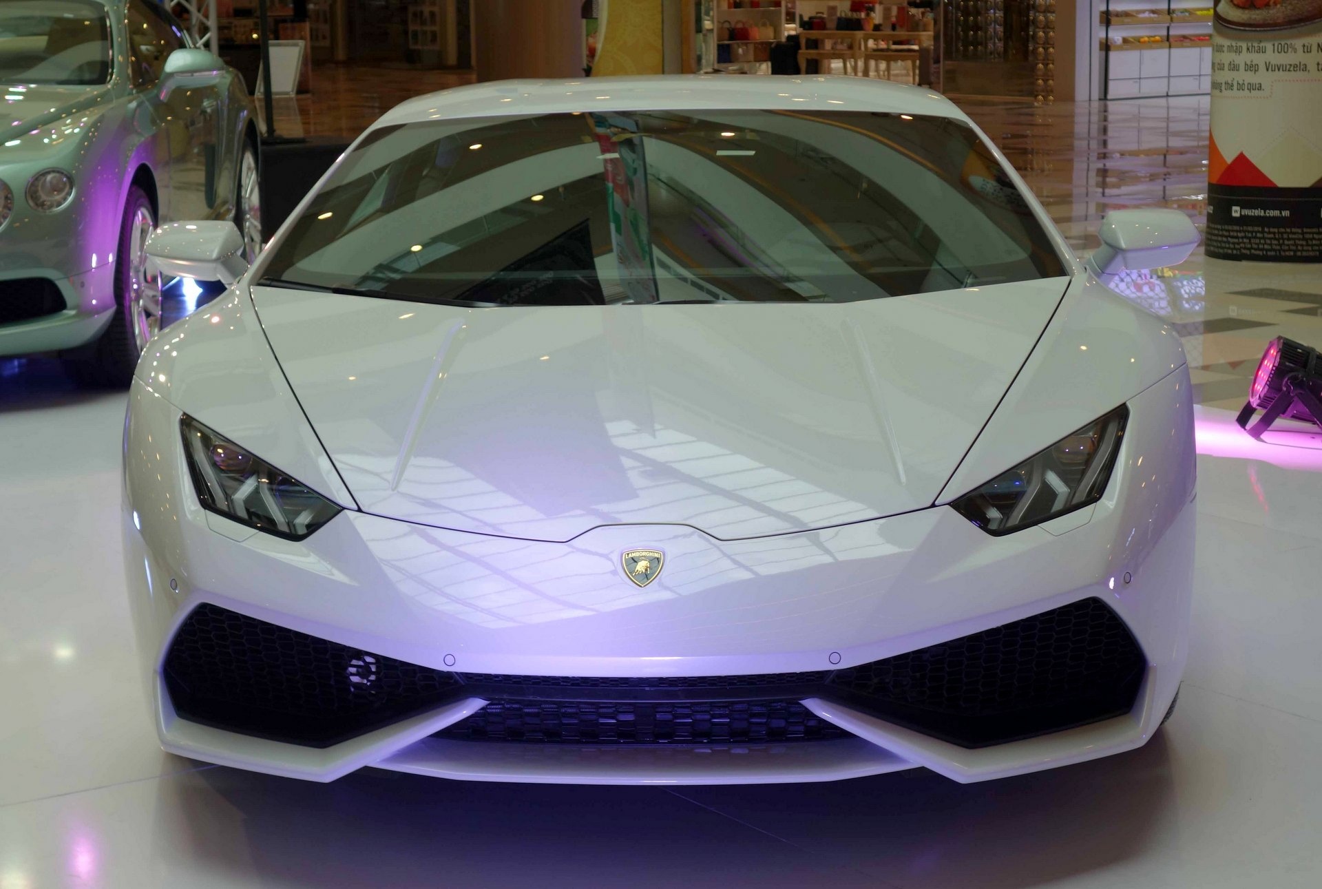 Lamborghini Huracan chinh hang anh 1