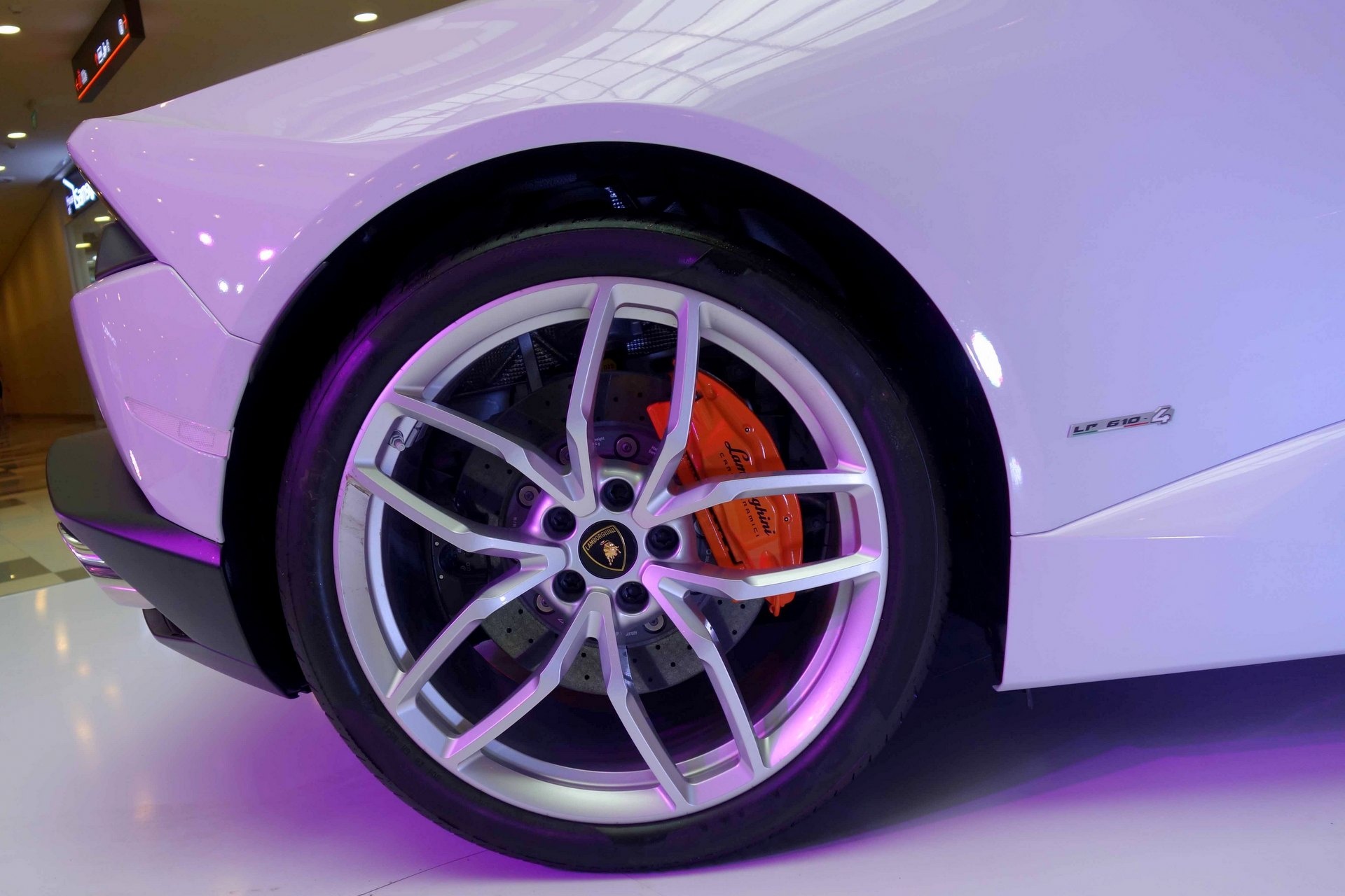 Lamborghini Huracan chinh hang anh 10