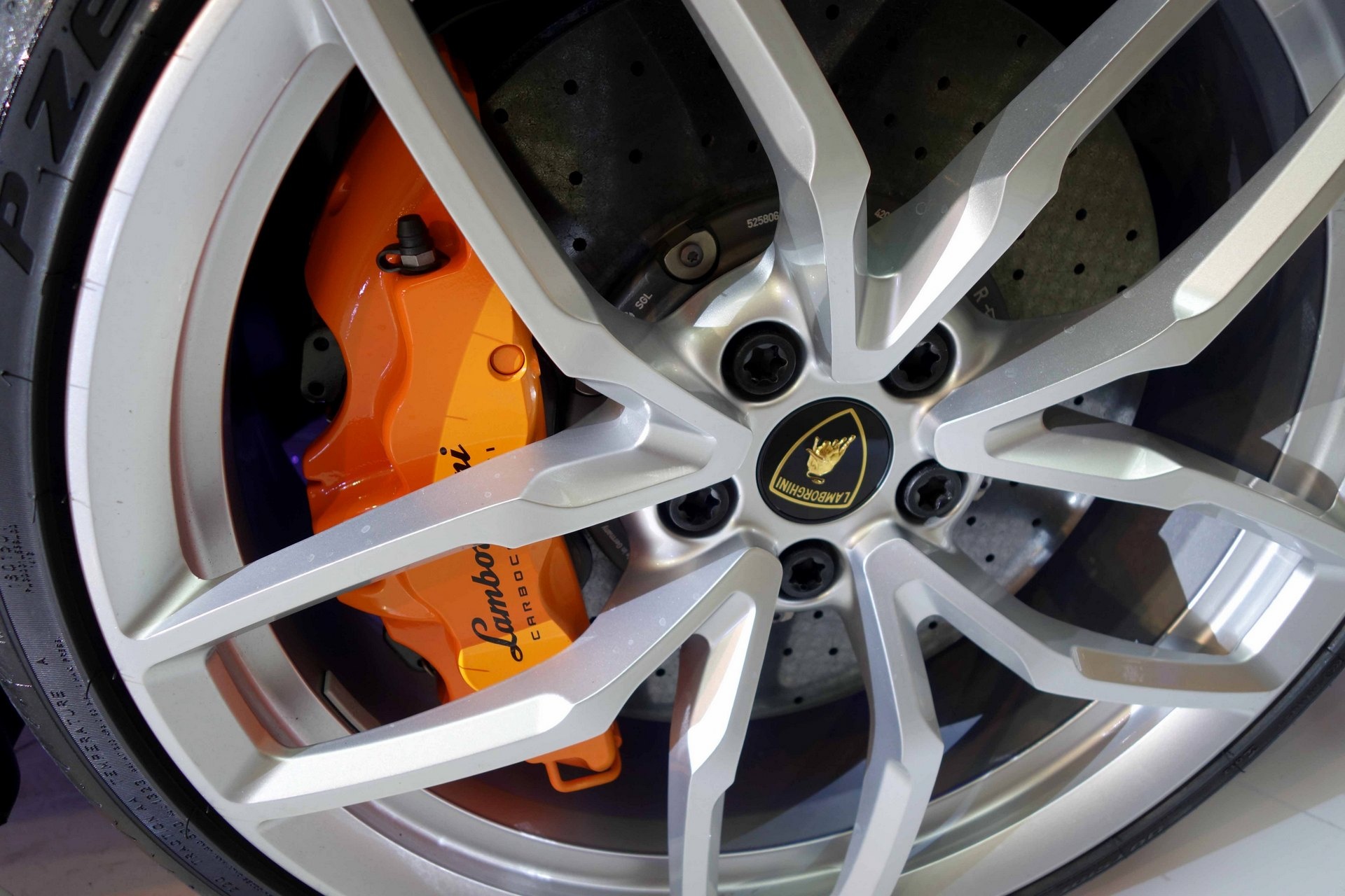 Lamborghini Huracan chinh hang anh 11