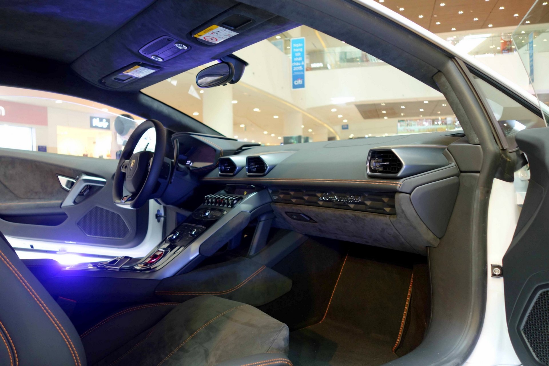 Lamborghini Huracan chinh hang anh 5