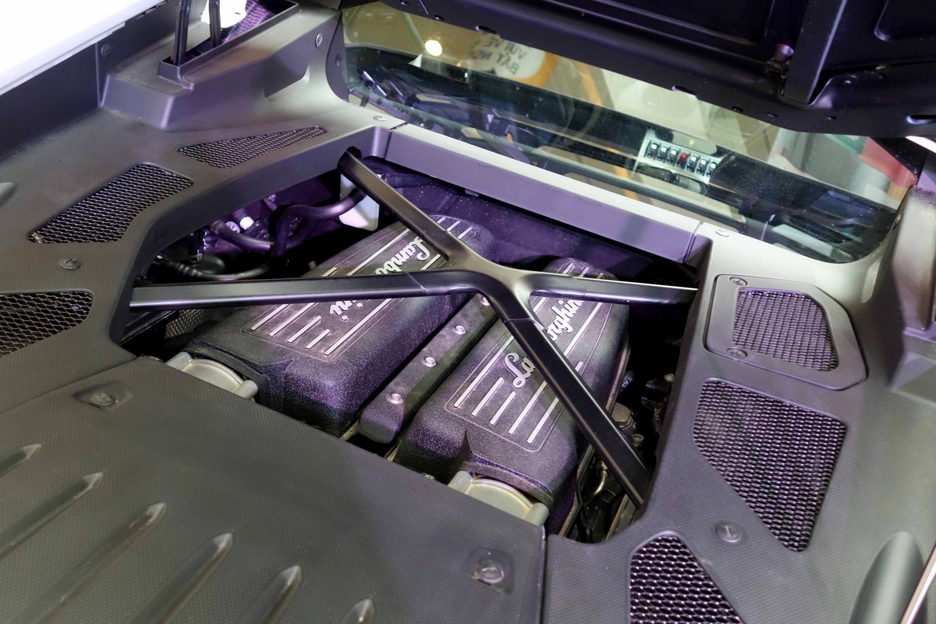 Lamborghini Huracan chinh hang anh 8