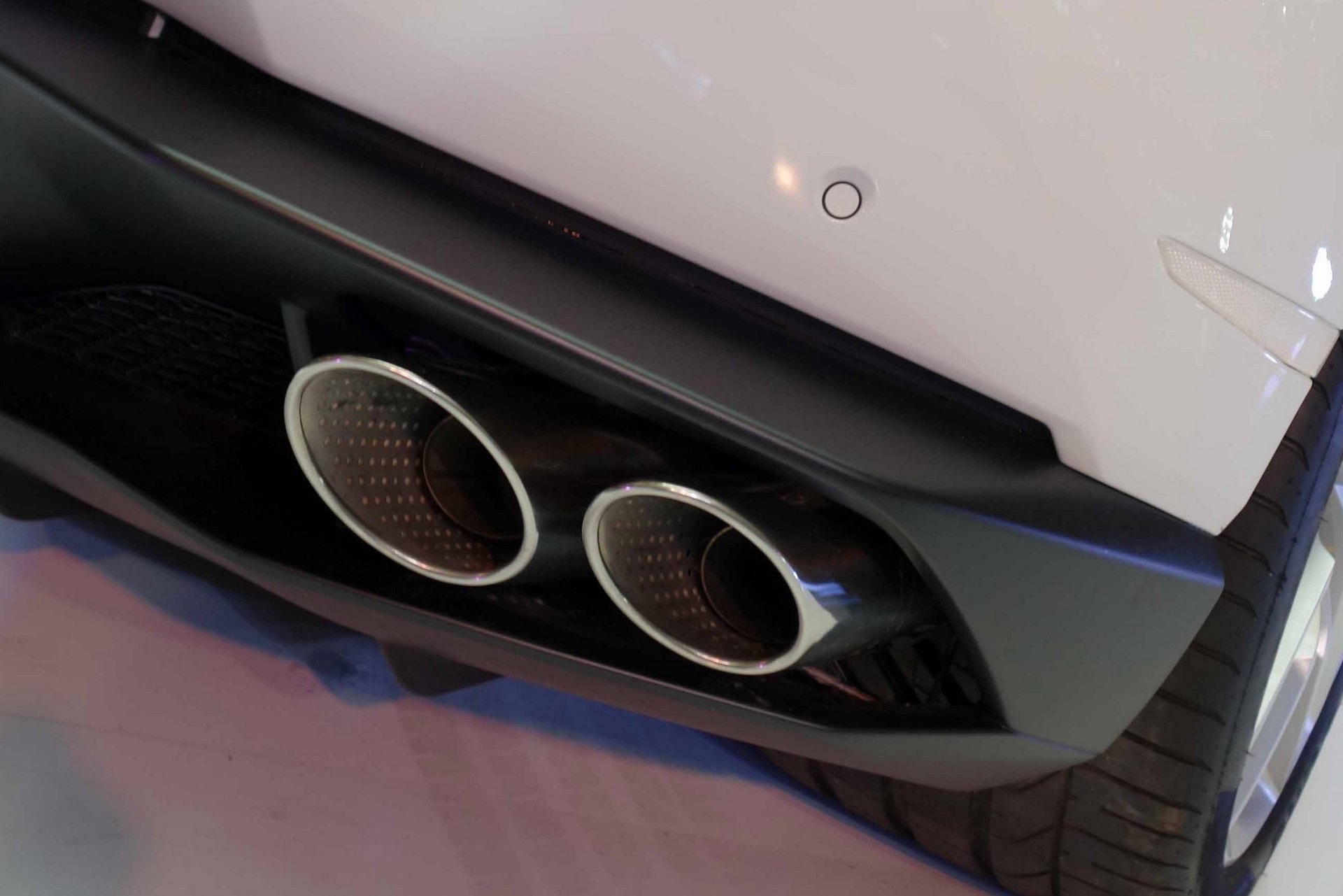 Lamborghini Huracan chinh hang anh 9