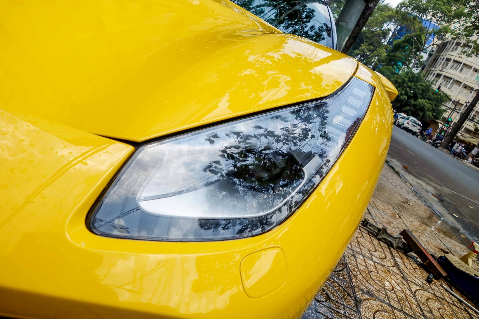 Sieu xe Ferrari 488 GTB mau vang anh 10