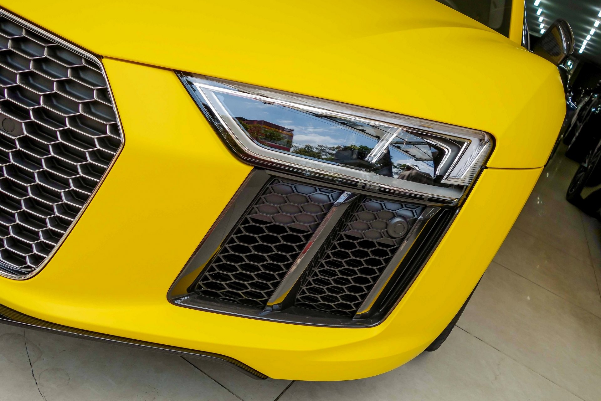 Sieu xe Audi R8 V10 Plus tai Viet Nam anh 10