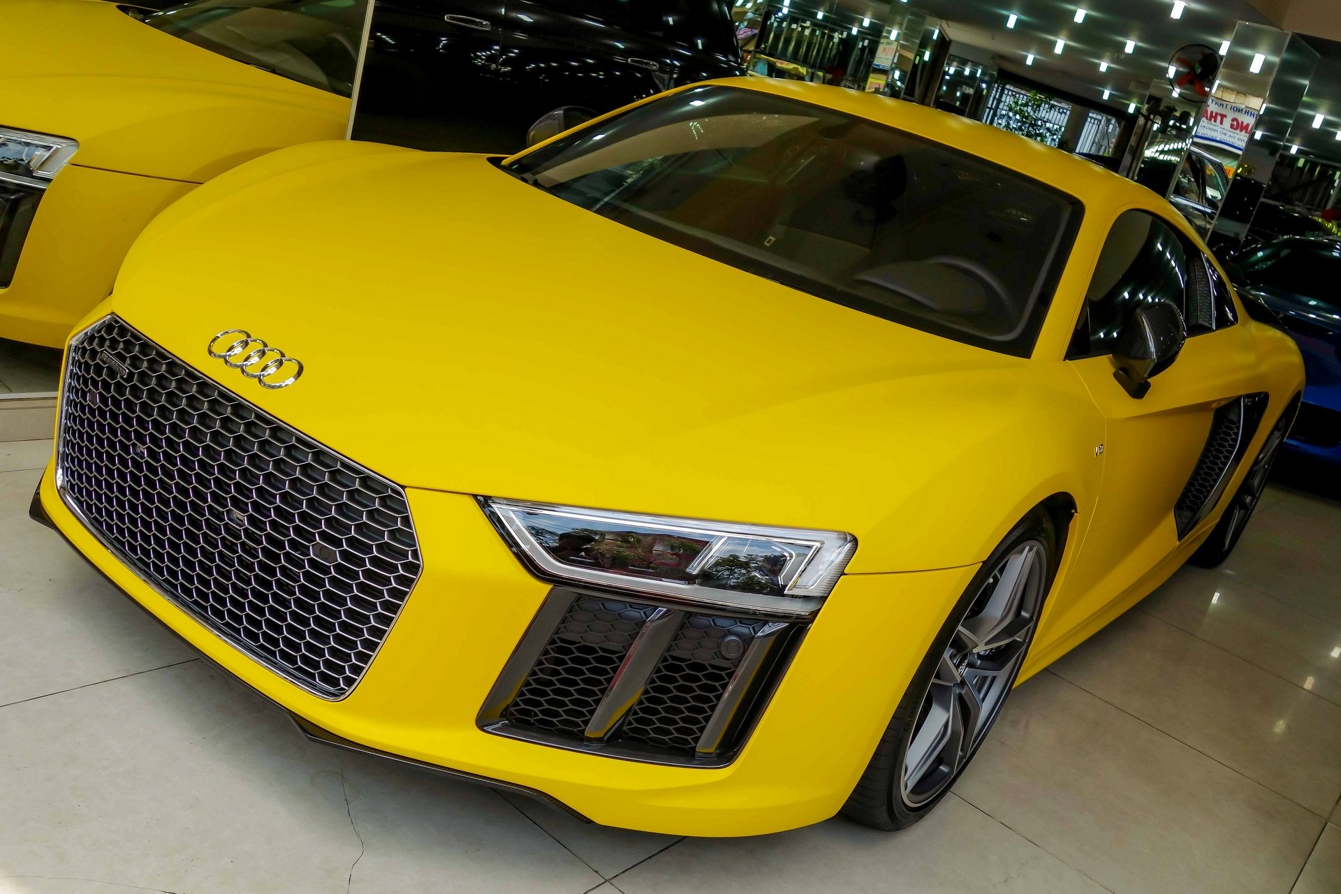 Sieu xe Audi R8 V10 Plus tai Viet Nam anh 2