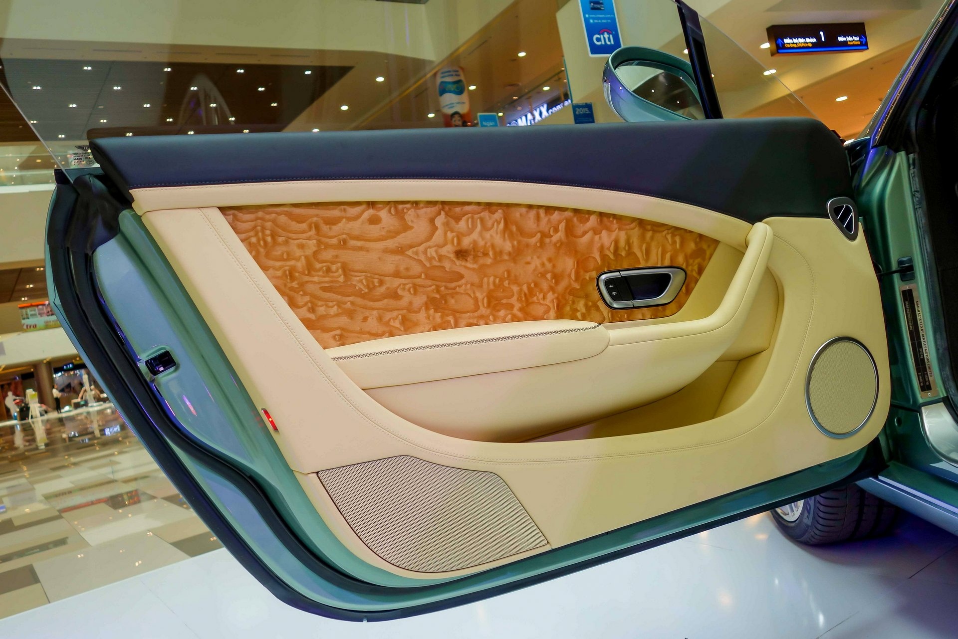 Sieu xe Bentley Continental GT V8 chinh hang anh 8