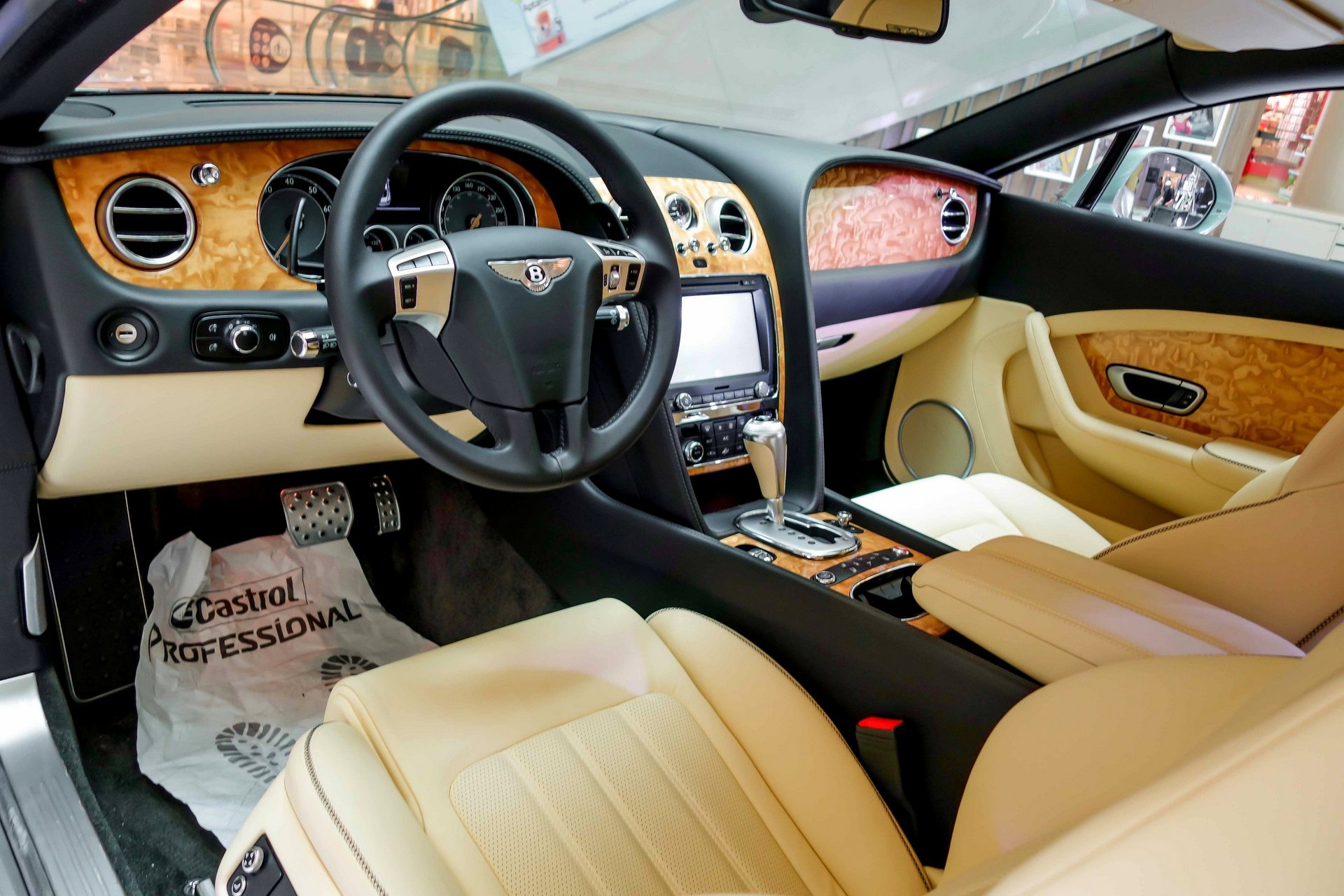 Sieu xe Bentley Continental GT V8 chinh hang anh 9