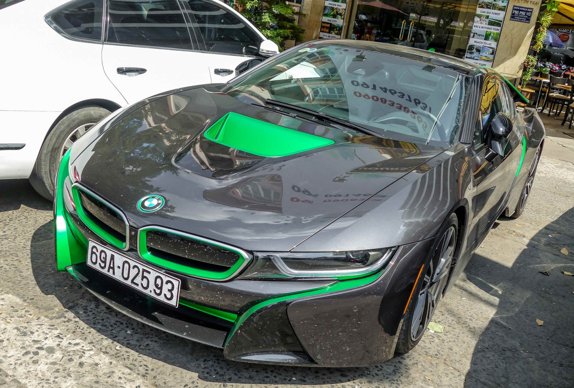 BMW i8 phoi mau la mat anh 1