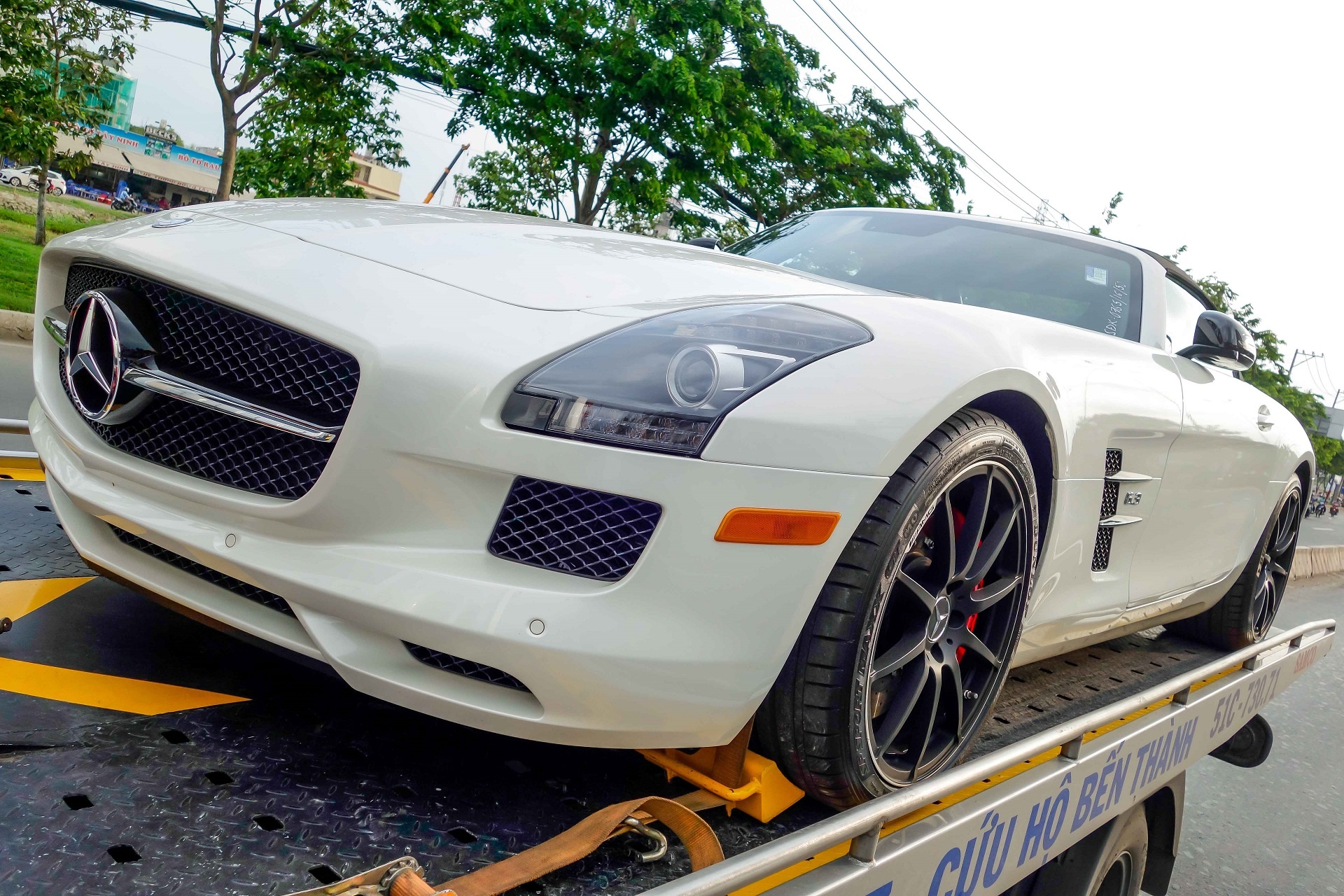 Mercedes SLS mui tran dau tien ve Viet Nam hinh anh