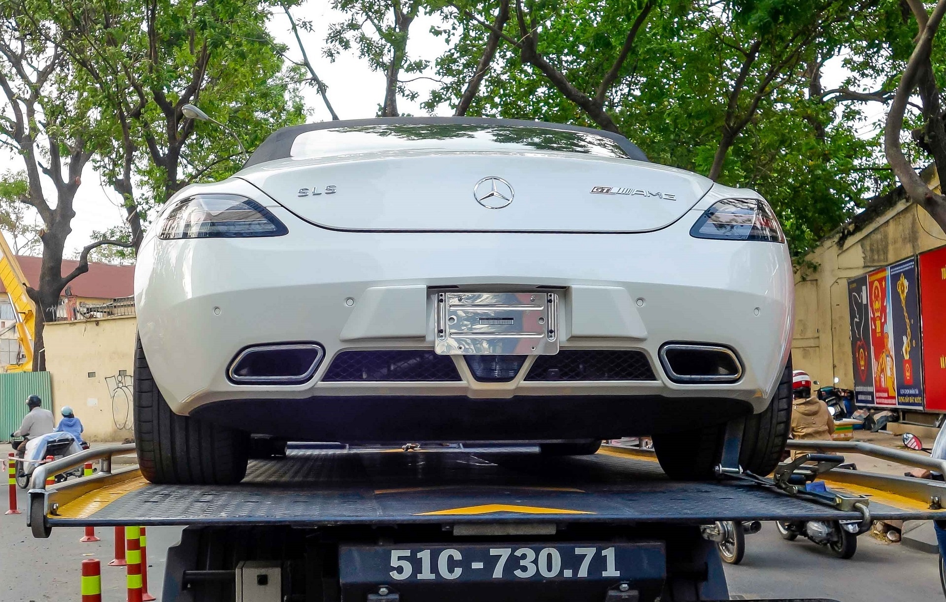 Mercedes SLS mui trần đầu tiên Việt Nam ảnh 2 Mercedes SLS mui tran dau tien Viet Nam anh 2
