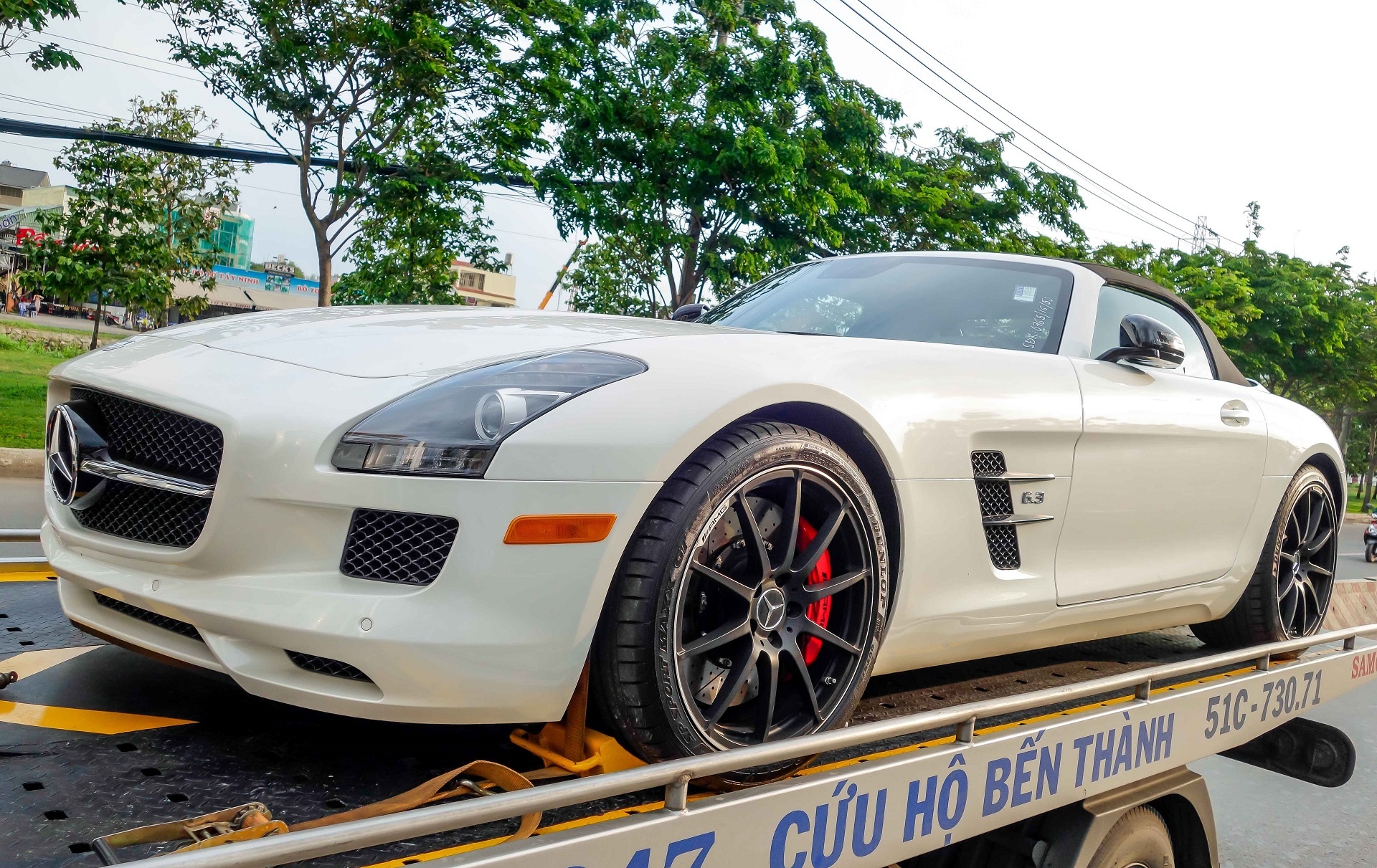 Mercedes SLS mui trần đầu tiên Việt Nam ảnh 3 Mercedes SLS mui tran dau tien Viet Nam anh 3