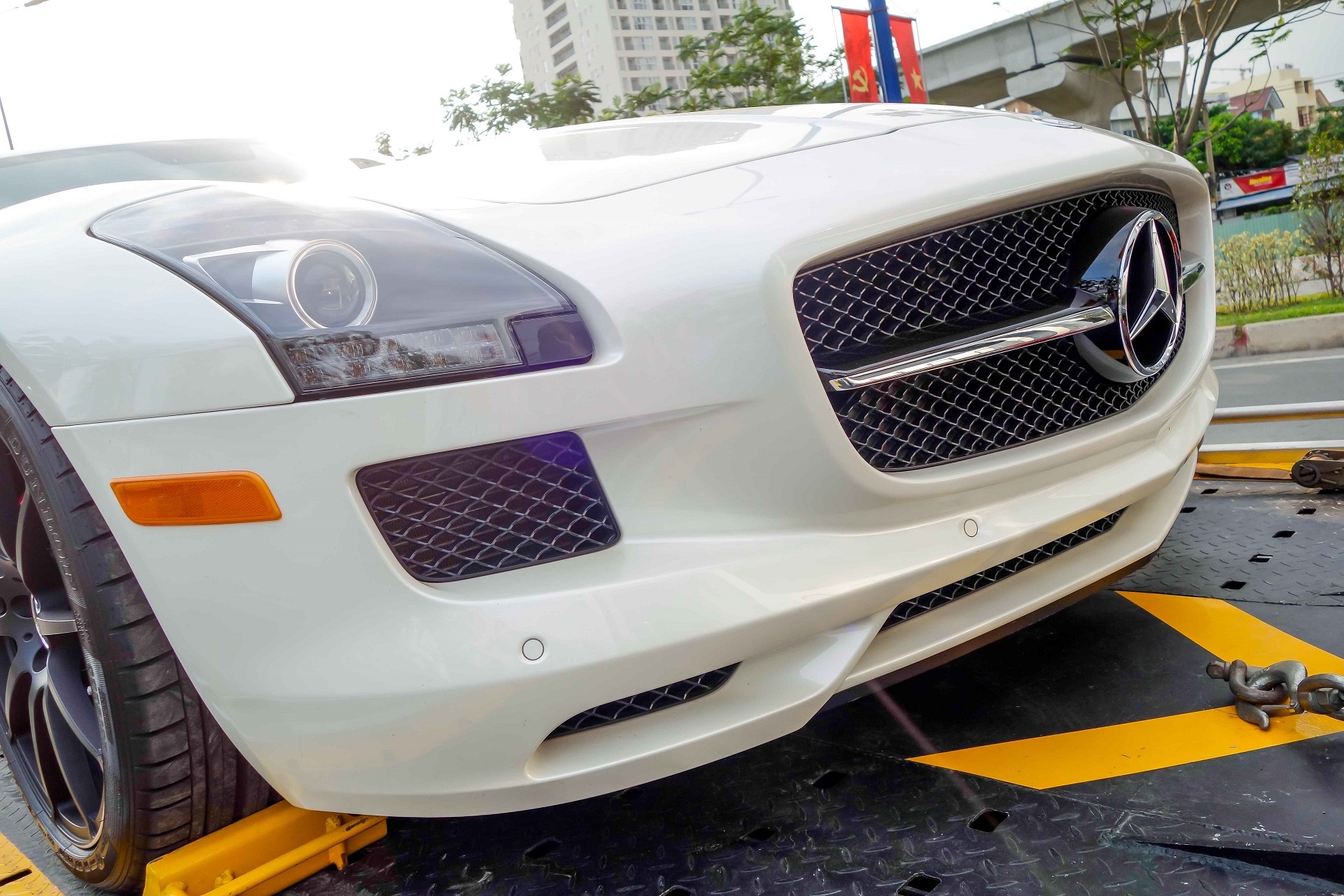 Mercedes SLS mui trần đầu tiên Việt Nam ảnh 6 Mercedes SLS mui tran dau tien Viet Nam anh 6