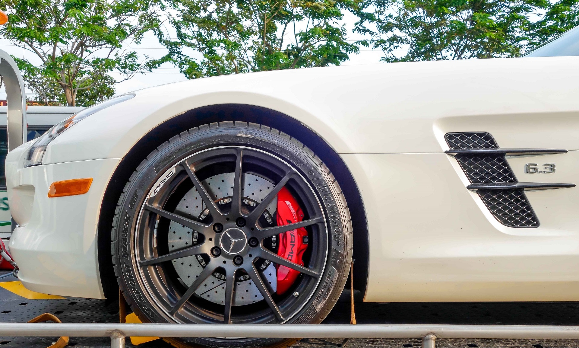 Mercedes SLS mui trần đầu tiên Việt Nam ảnh 7 Mercedes SLS mui tran dau tien Viet Nam anh 7
