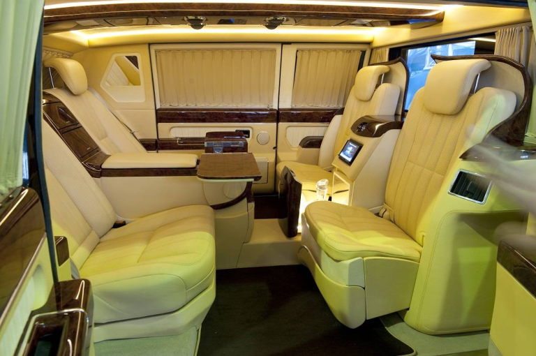 Limousine chống đạn của Tổng thống Nga Putin ảnh 3 Limousine chong dan cua Tong thong Nga Putin anh 3