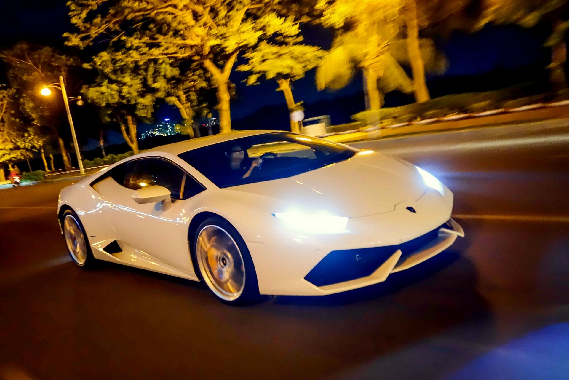 Siêu xe Lamborghini Huracan chính hãng ảnh 4 Sieu xe Lamborghini Huracan chinh hang anh 4