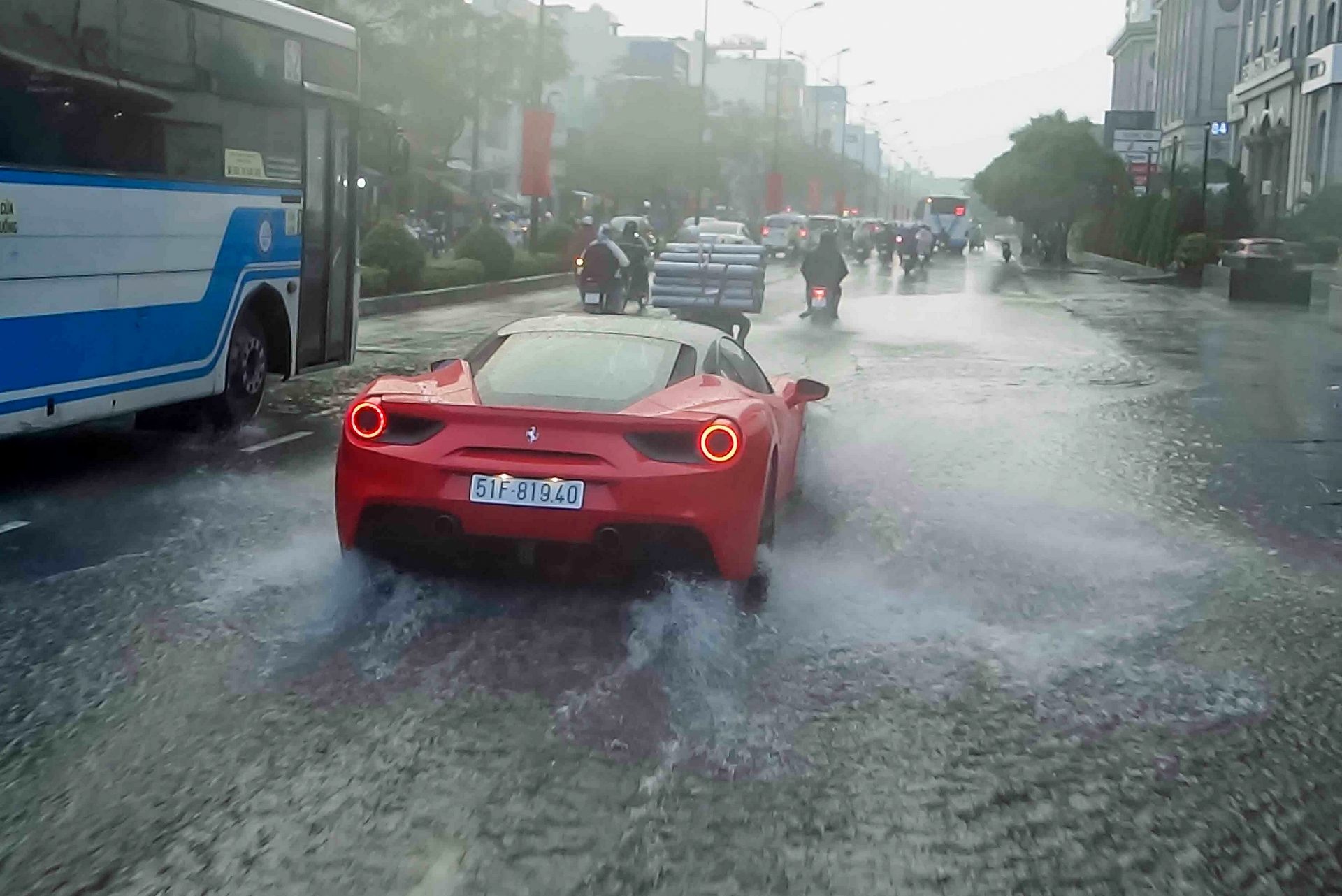 Sieu xe di duong ngap nuoc Sai Gon anh 4