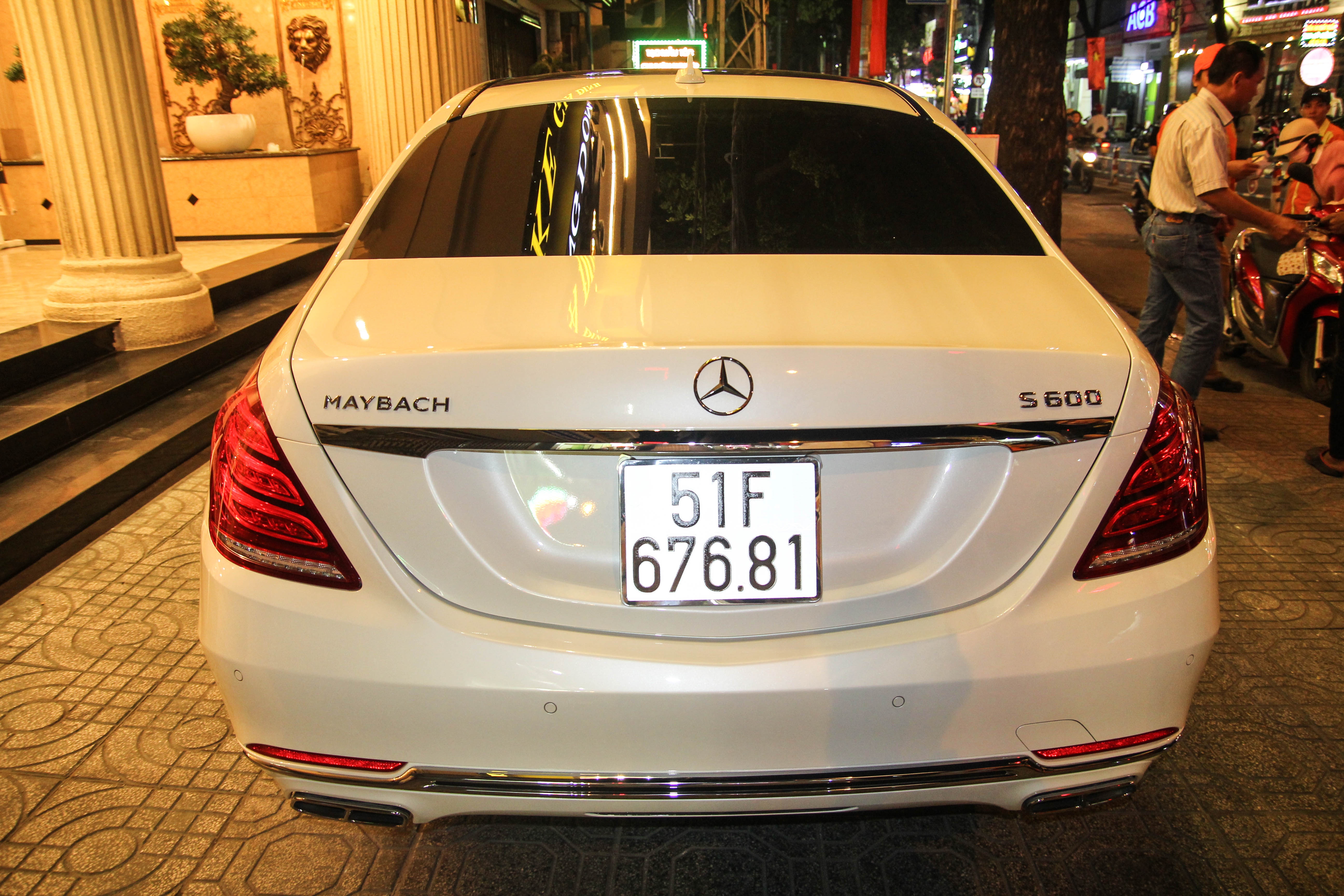 Mercedes Maybach S600 o Sai Gon anh 10