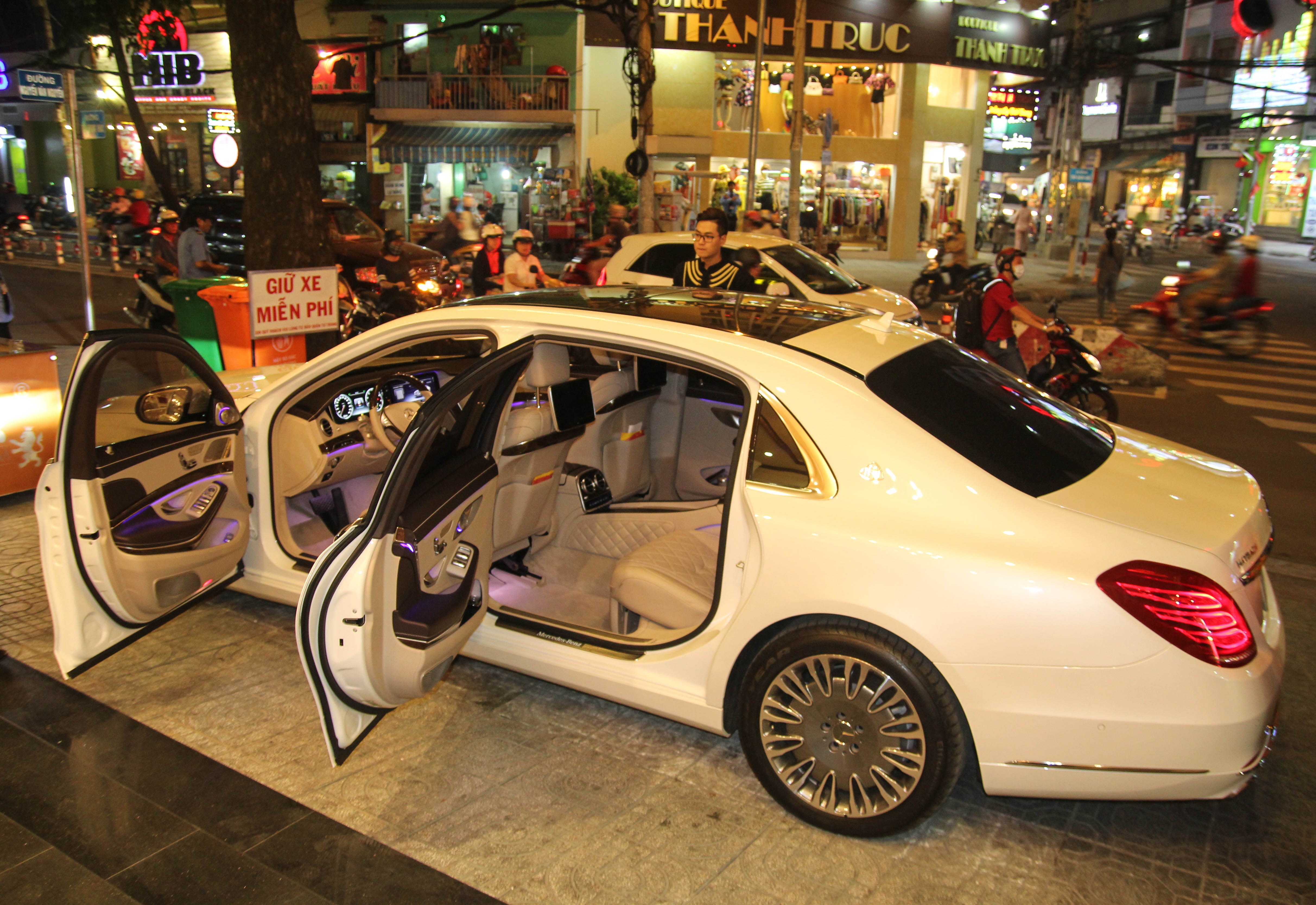 Mercedes Maybach S600 o Sai Gon anh 11