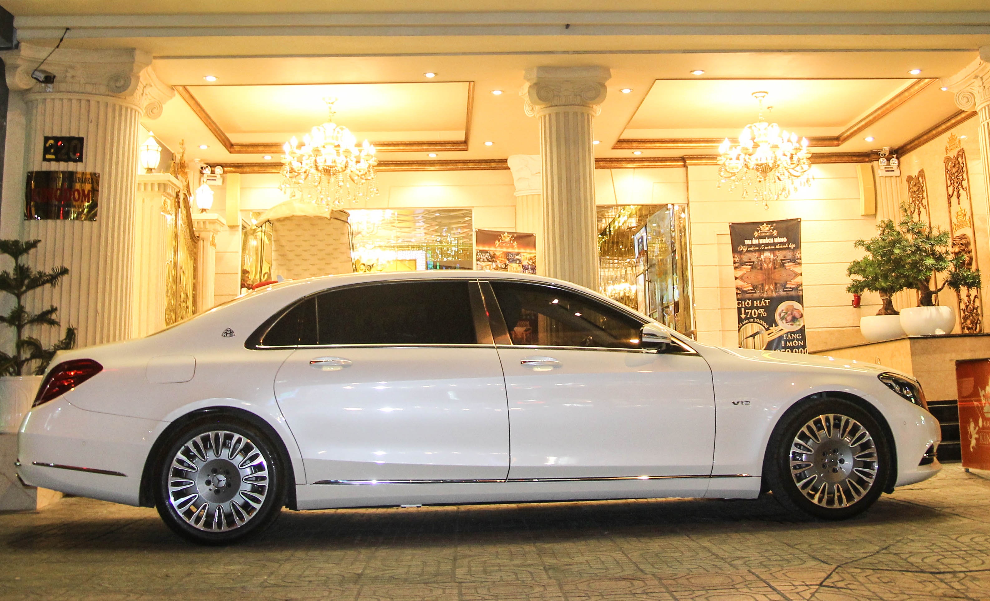 Mercedes Maybach S600 o Sai Gon anh 4