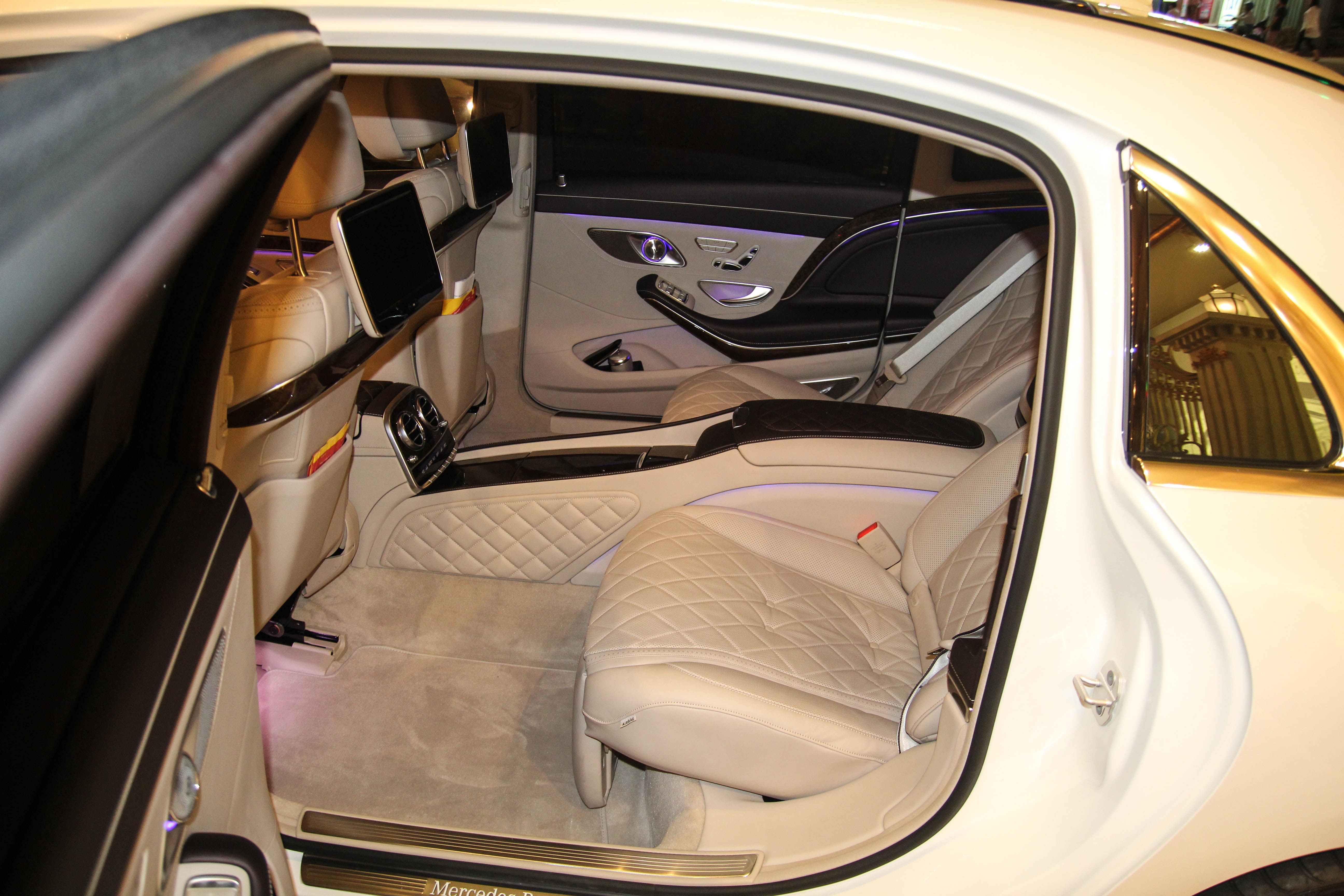 Mercedes Maybach S600 o Sai Gon anh 6