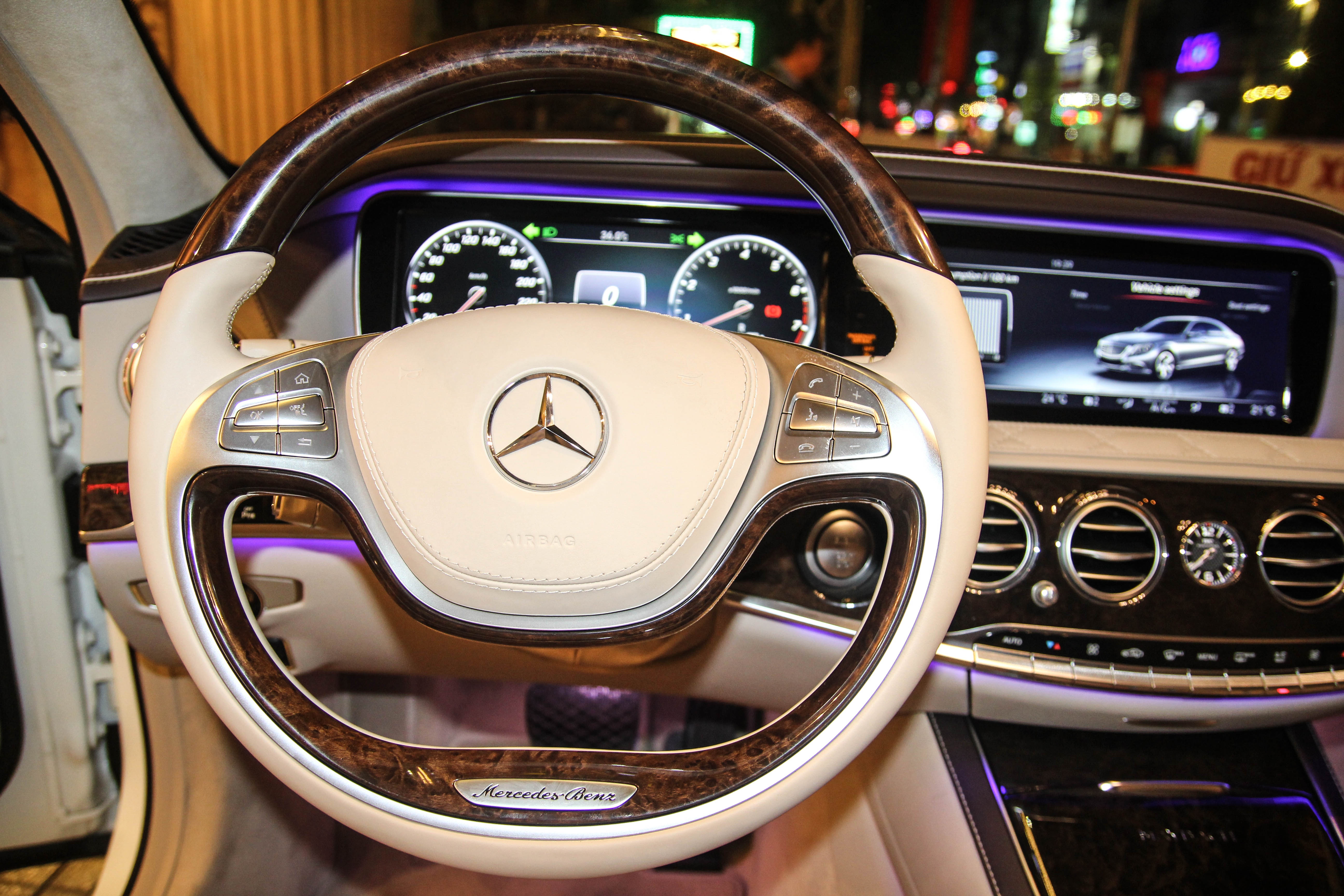 Mercedes Maybach S600 o Sai Gon anh 7