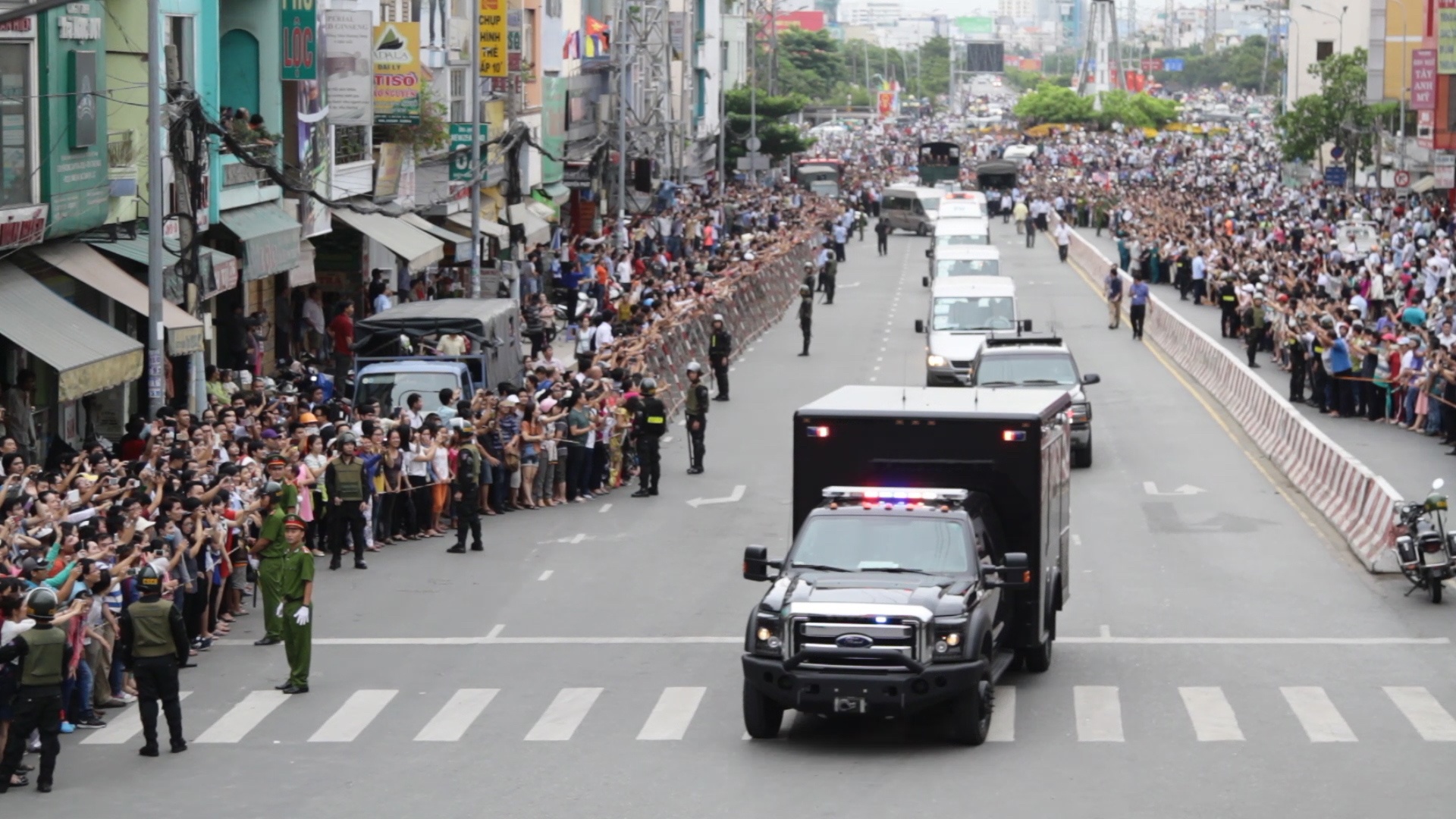 Đoàn xe tổng thống Obama ở Sài Gòn ảnh 11 Doan xe tong thong Obama o Sai Gon anh 11