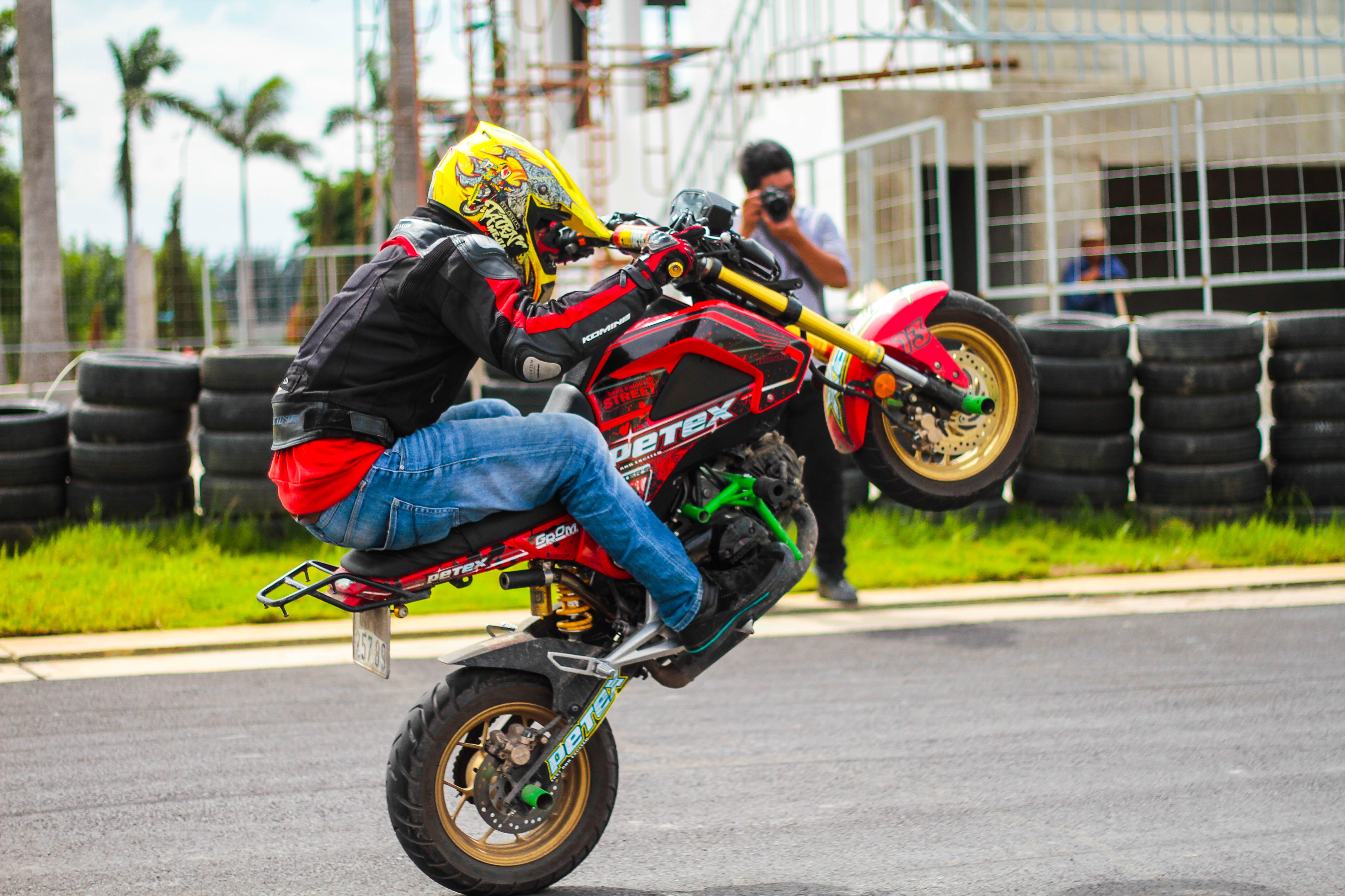 Huong dan stunt bang moto anh 1